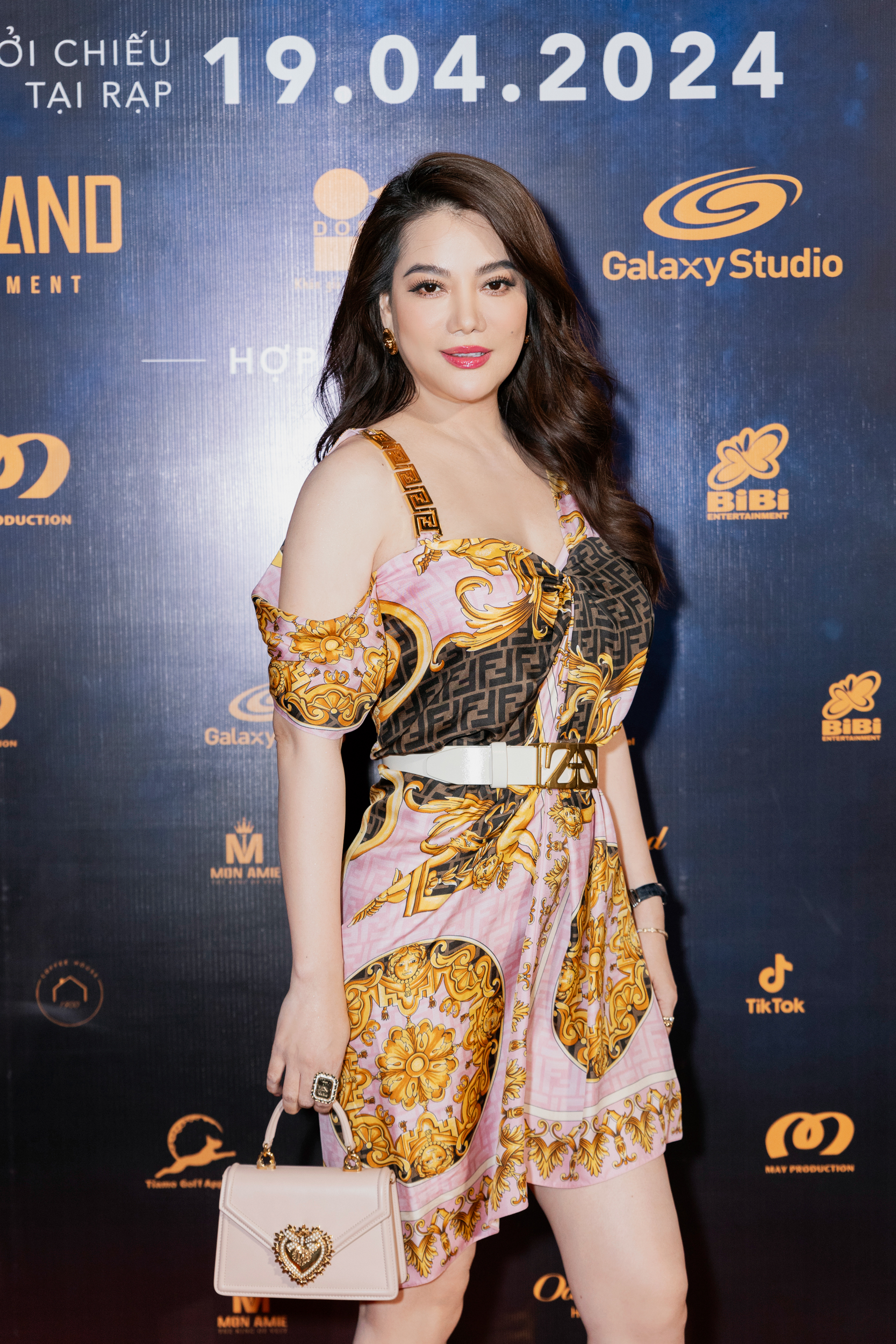 Huy Khánh, Đàm Vĩnh Hưng, Việt Hương… ủng hộ phim 18+ của Thái Hòa- Ảnh 3.
