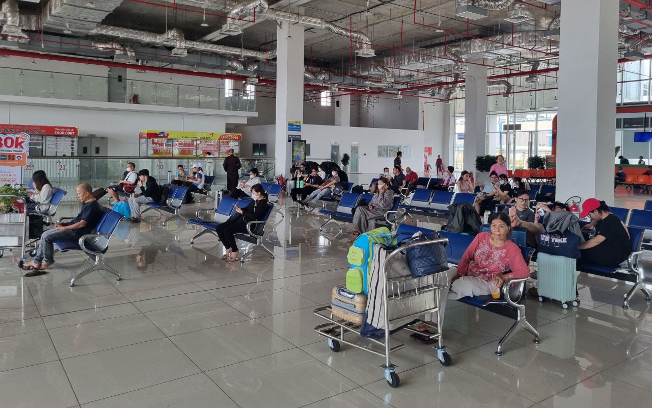 T&agrave;u, xe h&uacute;t kh&aacute;ch trước kỳ nghỉ lễ