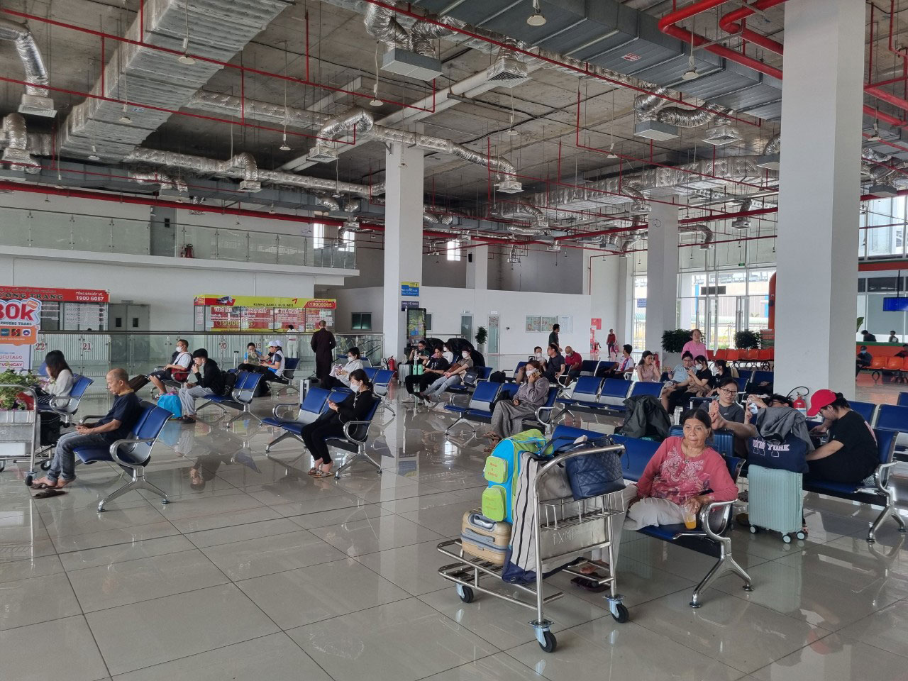 Bến xe Miền Đ&ocirc;ng mới đang &ldquo;ch&aacute;y v&eacute;&rdquo; di chuyển dịp lễ sắp tới Ảnh: THU HỒNG
