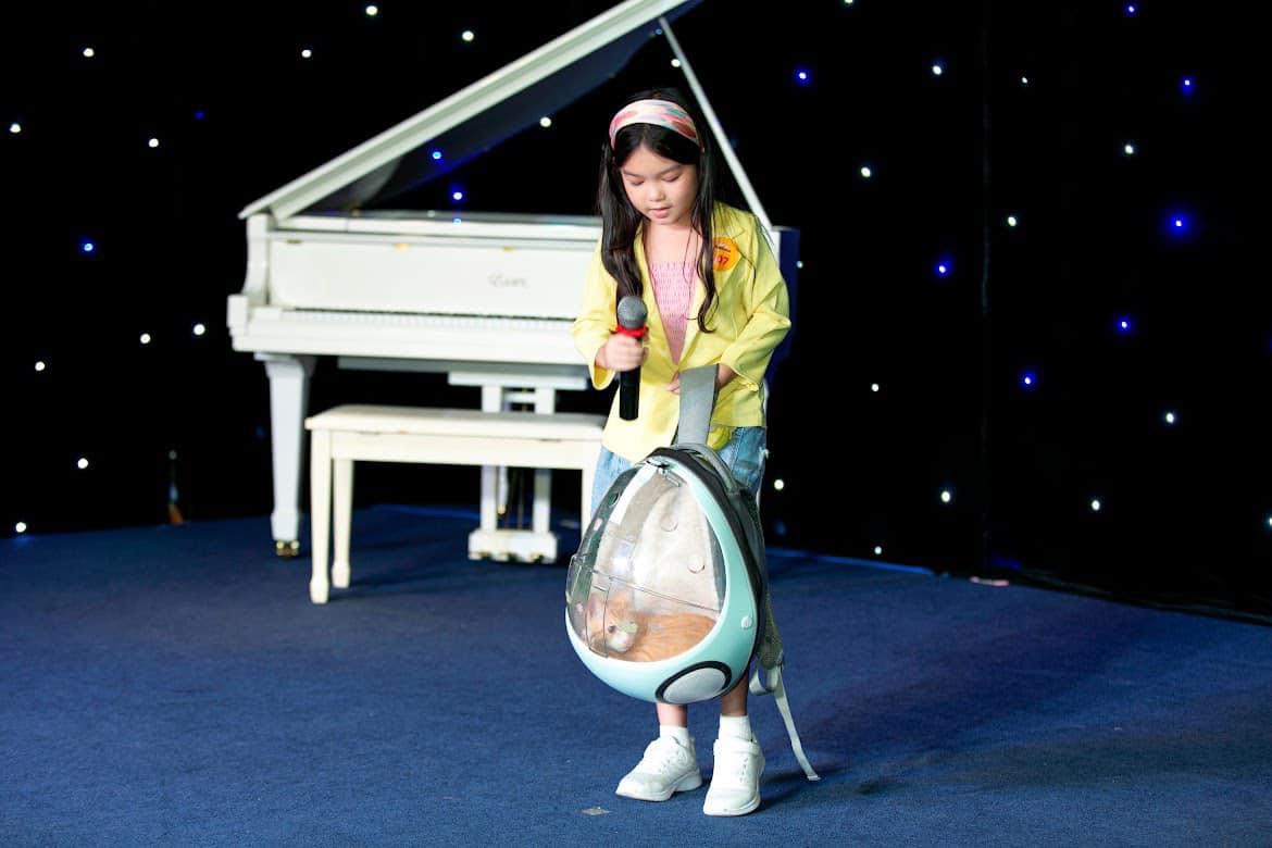 MC nh&iacute; Nguyễn Do&atilde;n Ho&agrave;ng Kim: Từ "b&agrave; cụ non" đến MC, mẫu nh&iacute; t&agrave;i năng- Ảnh 9.