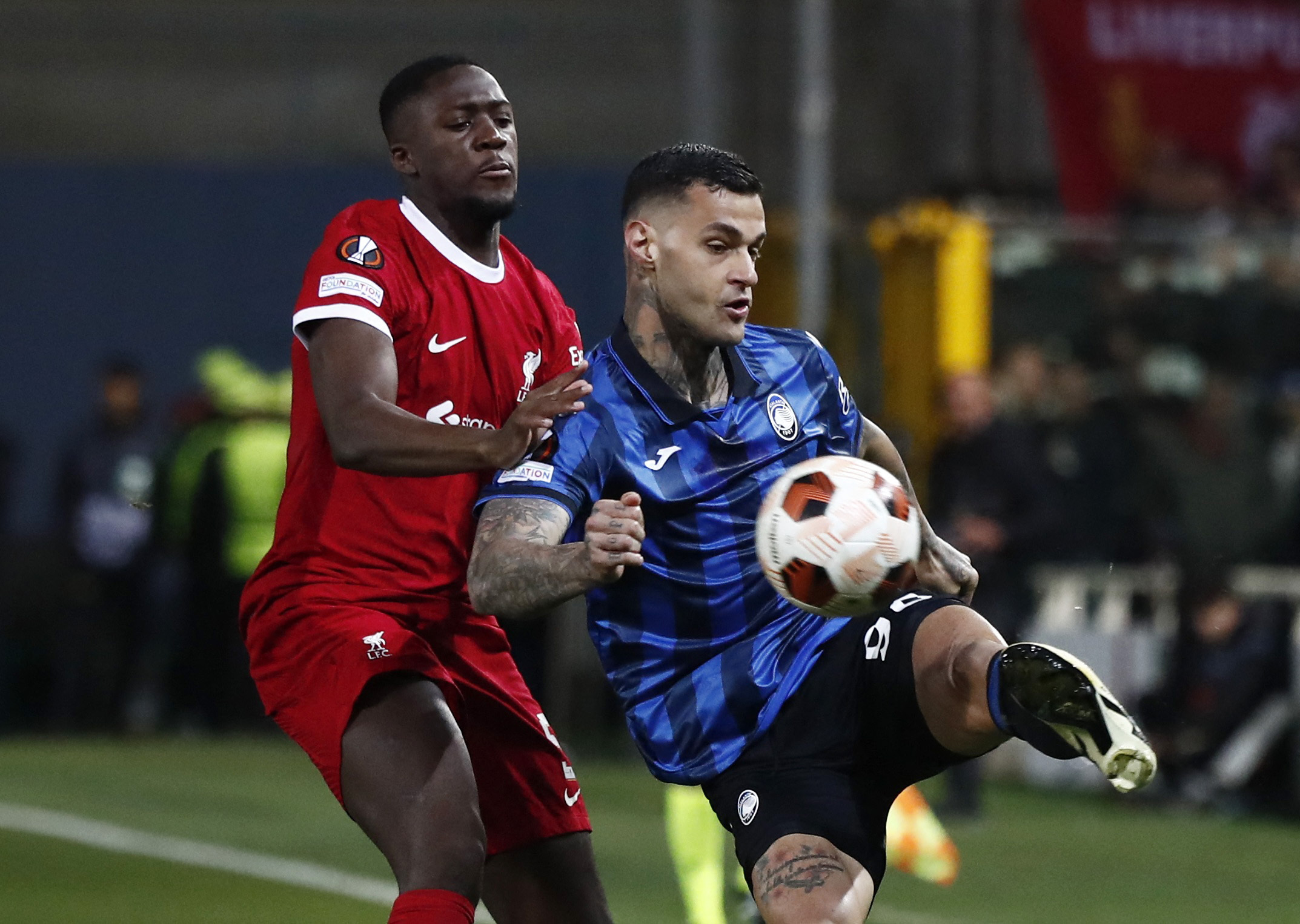 Salah tỏa sáng muộn màng, Liverpool dừng chân Europa League- Ảnh 3.