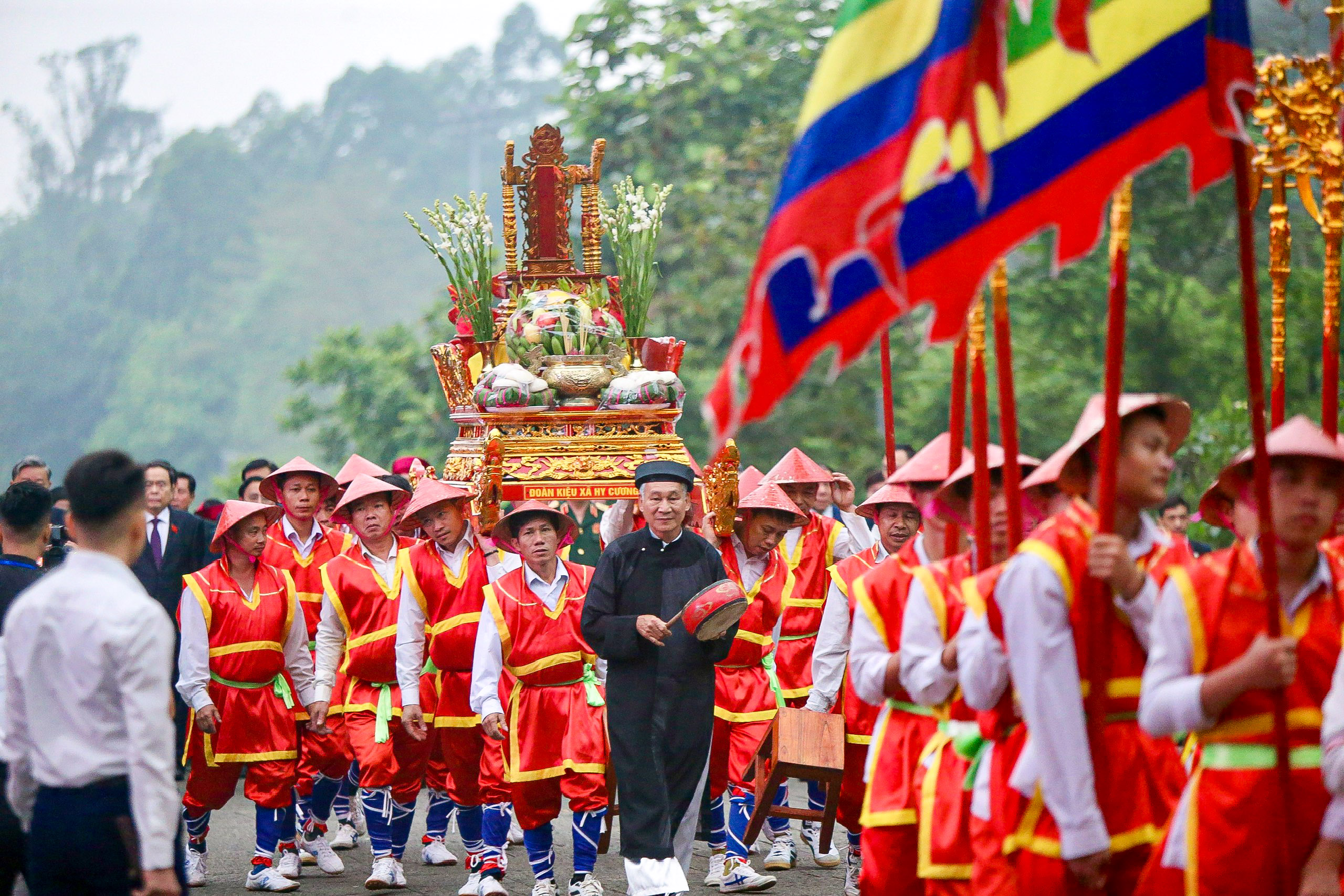 L&atilde;nh đạo Đảng, Nh&agrave; nước d&acirc;ng hương giỗ Tổ H&ugrave;ng Vương- Ảnh 3.