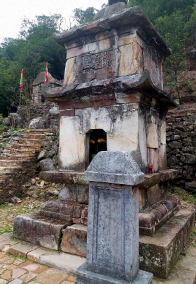 Khu am, th&aacute;p Ngọa V&acirc;n - nơi Phật Ho&agrave;ng Trần Nh&acirc;n T&ocirc;ng tu h&agrave;nh, nhập niết b&agrave;n h&oacute;a Phật  Ảnh: TUPHUTHANHMAU.BLOGSPOT.COM
