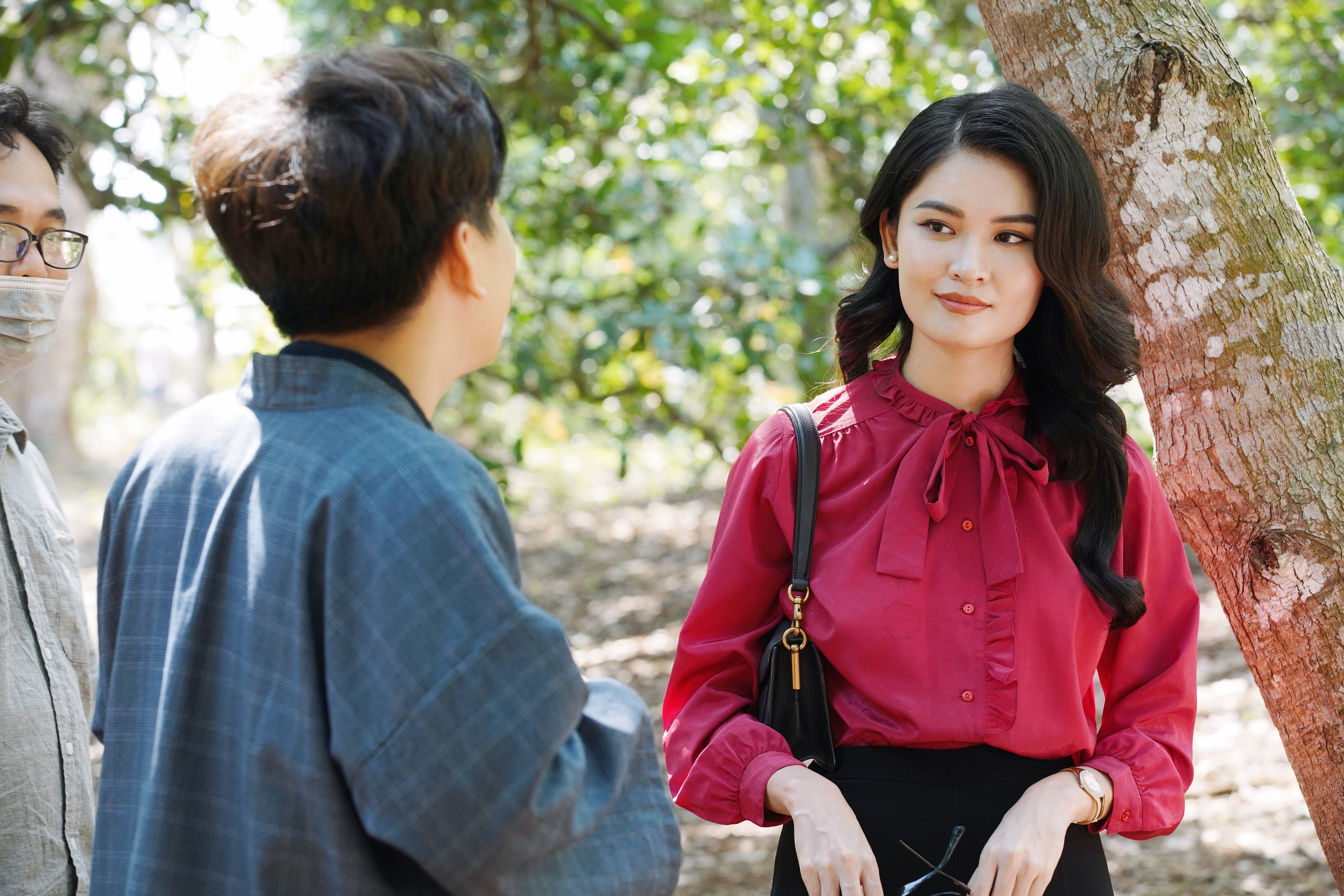 &Aacute; hậu Th&ugrave;y Dung n&oacute;i g&igrave; khi bị ch&ecirc; diễn đơ, kh&oacute;c 