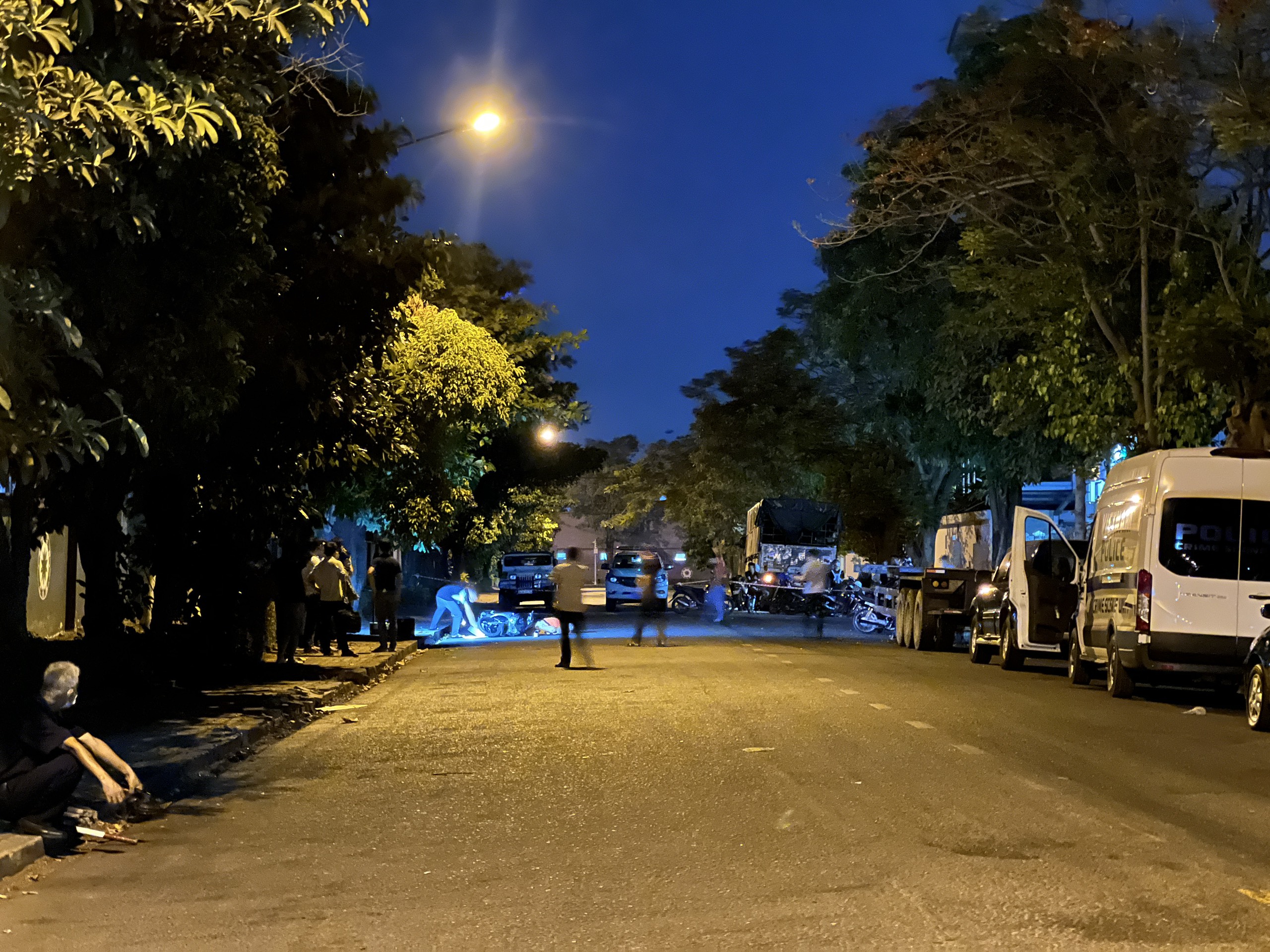 Người phụ nữ gục xuống đường trong Khu công nghiệp Sóng Thần- Ảnh 2.