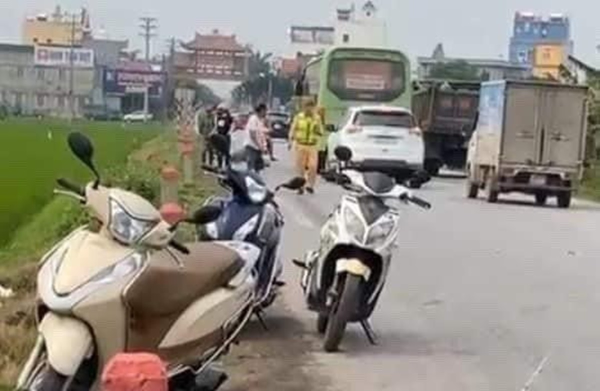 Va chạm xe tải, 2 nam sinh đi xe m&aacute;y tử vong- Ảnh 1.