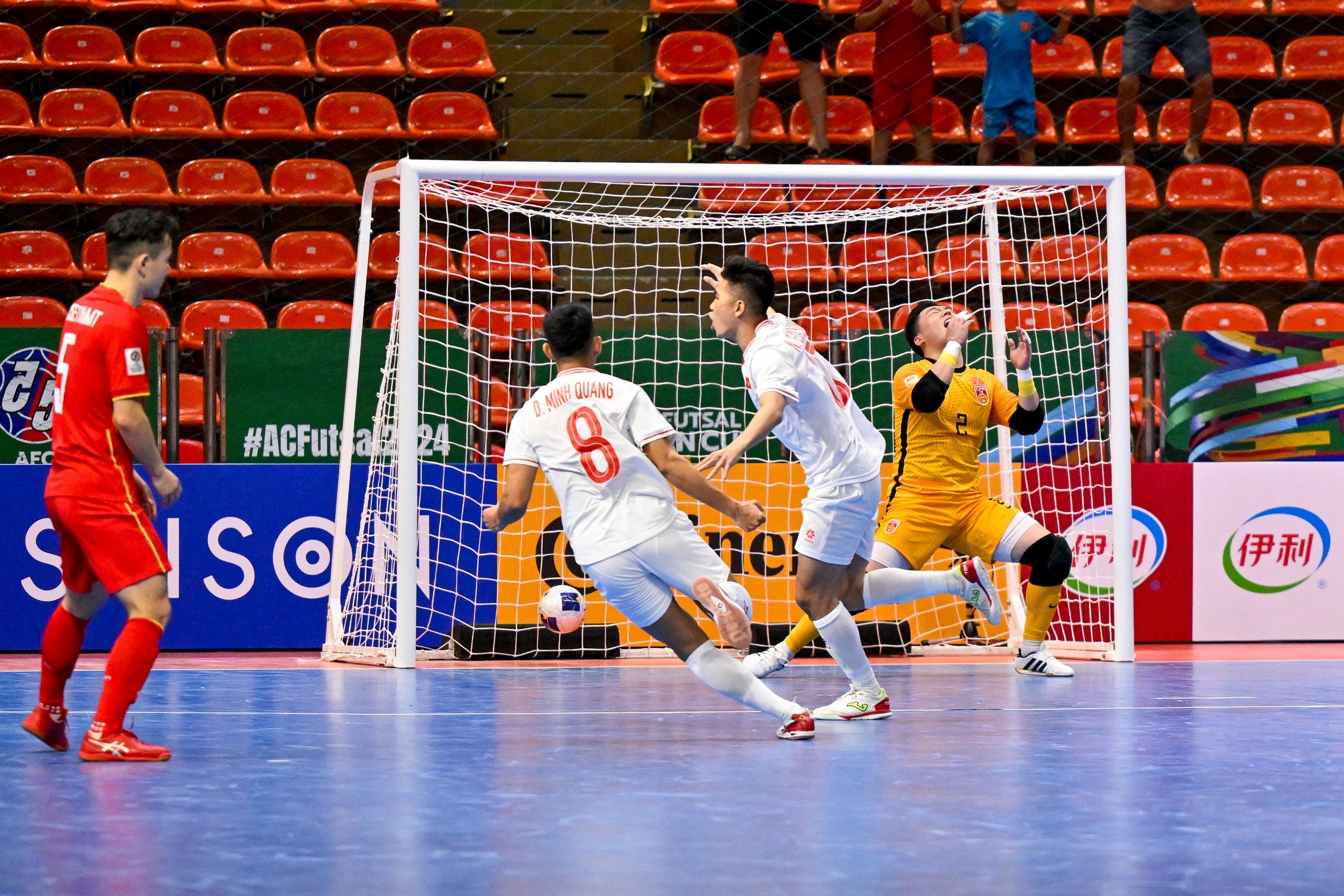 Tuyển futsal Việt Nam thắng Trung Quốc, tạm giữ ngôi đầu- Ảnh 2.