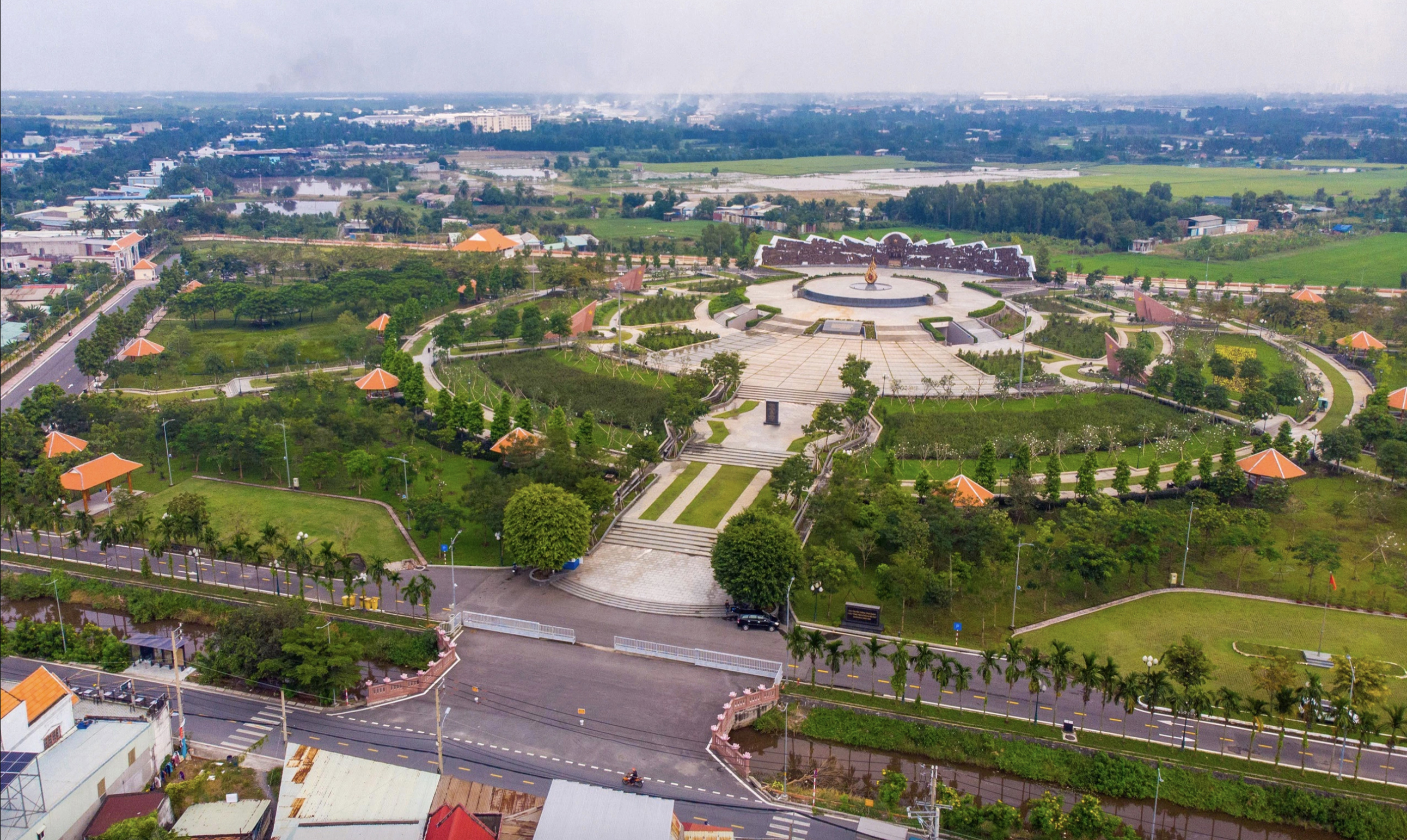 Giải half-marathon “Tự hào Tổ quốc tôi”: Ngày hội của cộng đồng chạy bộ- Ảnh 1.