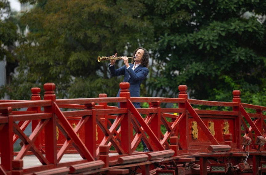  Kenny G quảng b&aacute; du lịch Việt Nam với MV 