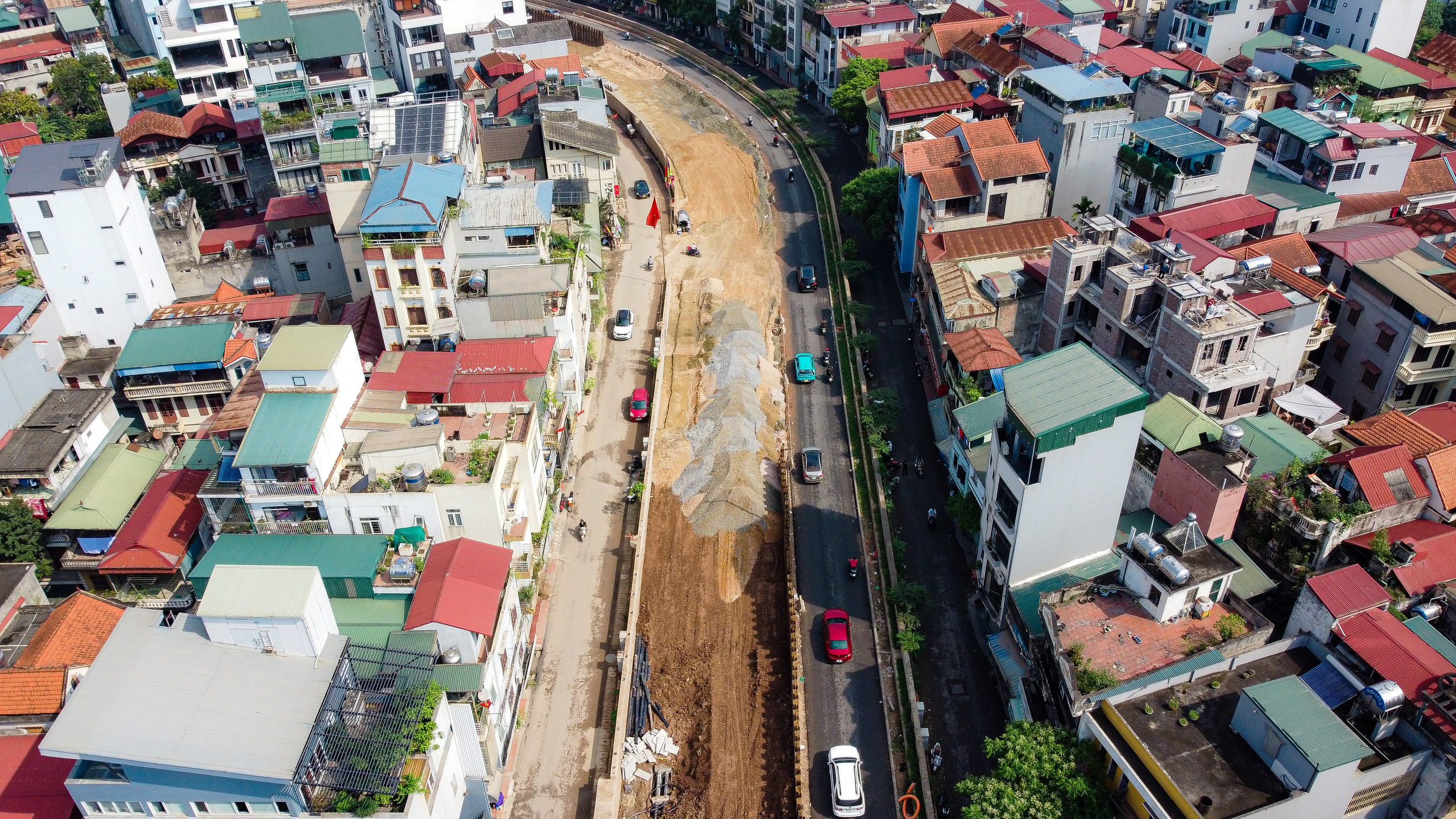 VIDEO: To&agrave;n cảnh tuyến đường kết nối quận Ba Đ&igrave;nh với s&acirc;n bay Nội B&agrave;i trước ng&agrave;y về đ&iacute;ch- Ảnh 5.