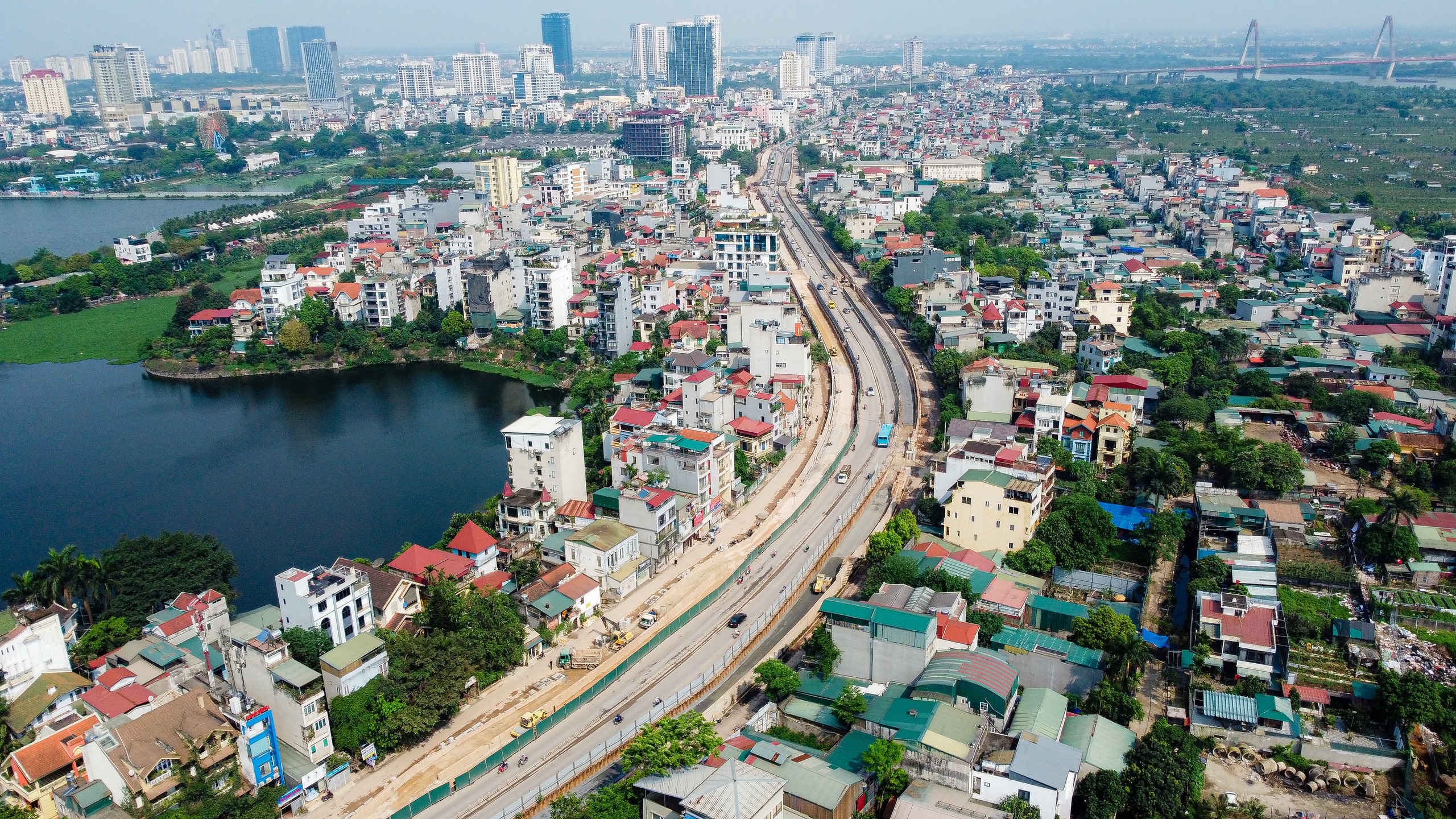 VIDEO: To&agrave;n cảnh tuyến đường kết nối quận Ba Đ&igrave;nh với s&acirc;n bay Nội B&agrave;i trước ng&agrave;y về đ&iacute;ch- Ảnh 12.