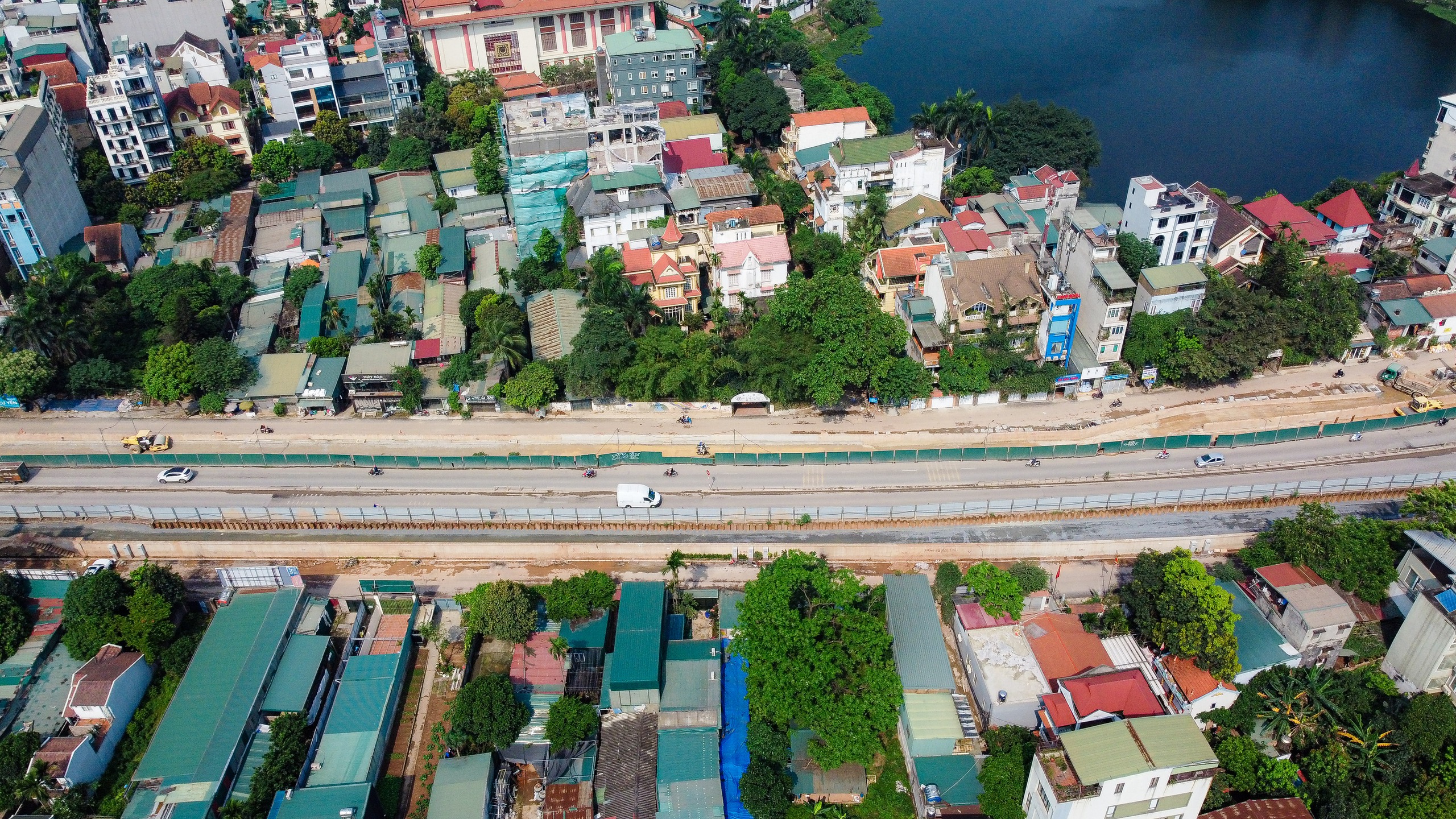VIDEO: To&agrave;n cảnh tuyến đường kết nối quận Ba Đ&igrave;nh với s&acirc;n bay Nội B&agrave;i trước ng&agrave;y về đ&iacute;ch- Ảnh 11.