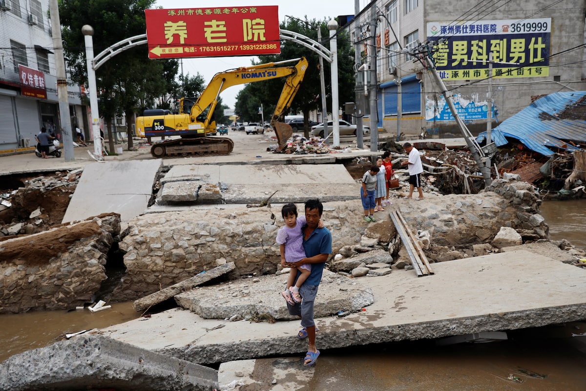 Ảnh chụp sau một trận mưa lũ ở TP Tr&aacute;c Ch&acirc;u, tỉnh H&agrave; Bắc, Trung Quốc. Ảnh: Reuters