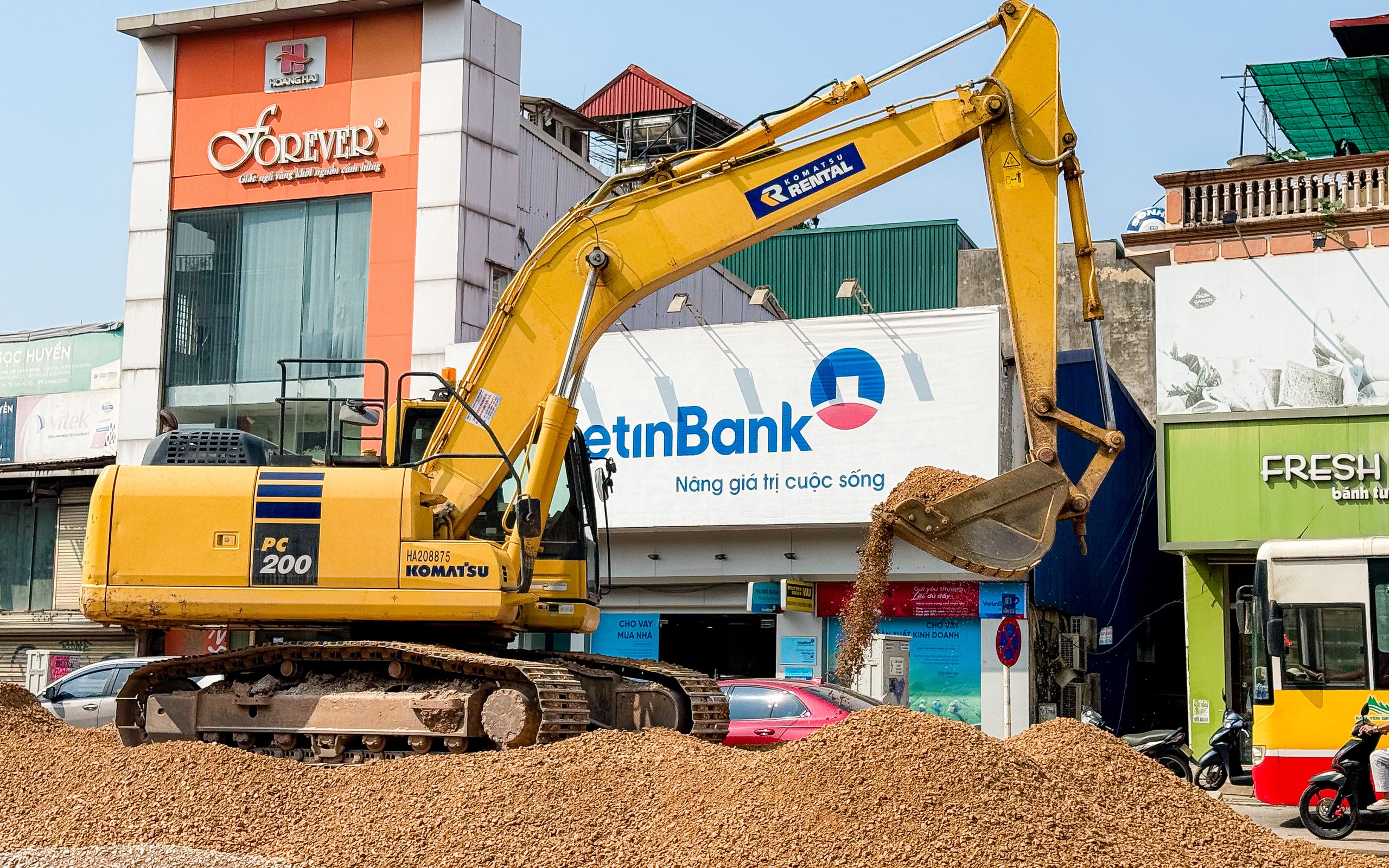 VIDEO: To&agrave;n cảnh tuyến đường kết nối quận Ba Đ&igrave;nh với s&acirc;n bay Nội B&agrave;i trước ng&agrave;y về đ&iacute;ch- Ảnh 7.