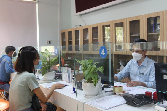 Khi có thông tin nào chưa rõ ràng từ người lạ, người dân liên hệ với cơ quan BHXH nơi gần nhất để được hỗ trợ