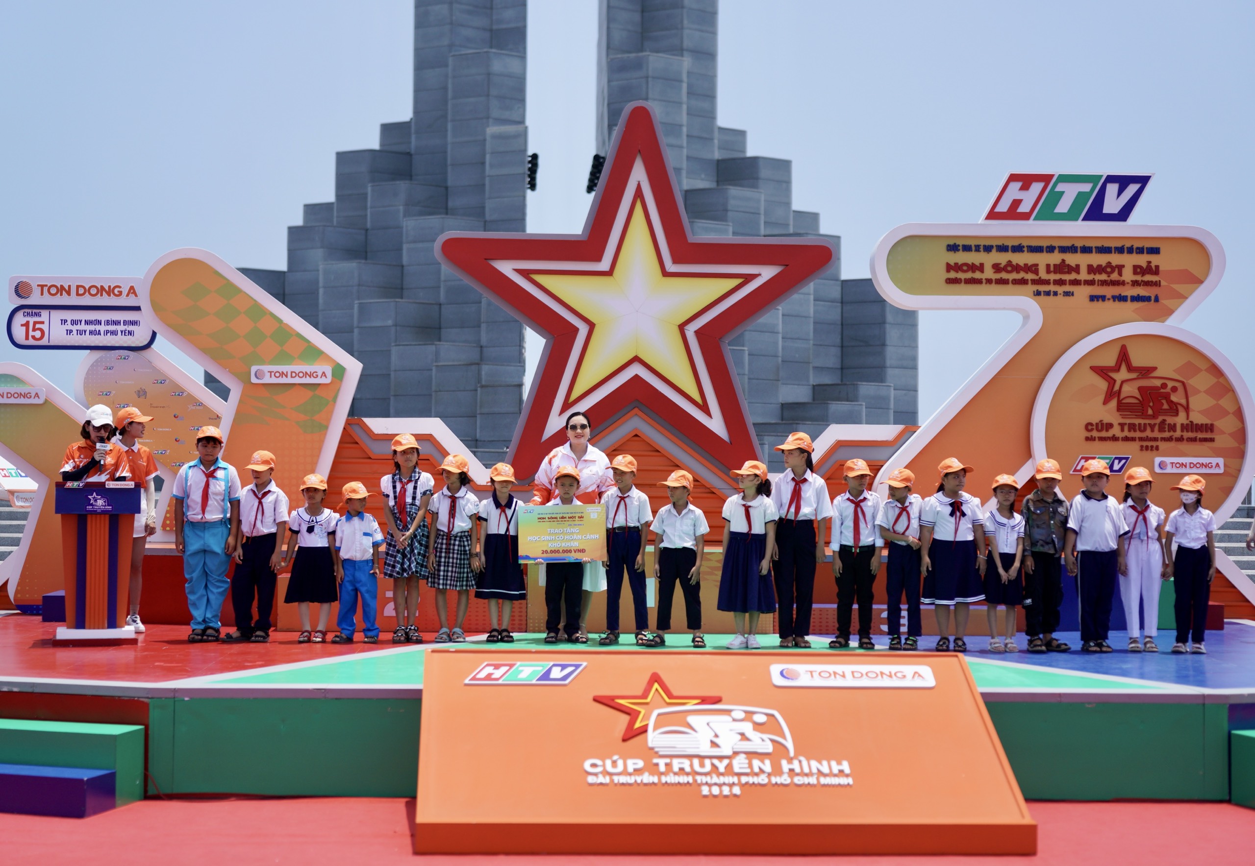 “Khủng long” Petr Rikunov nén đau lần thứ 7 thắng chặng tại Cúp Truyền hình 2024- Ảnh 8.