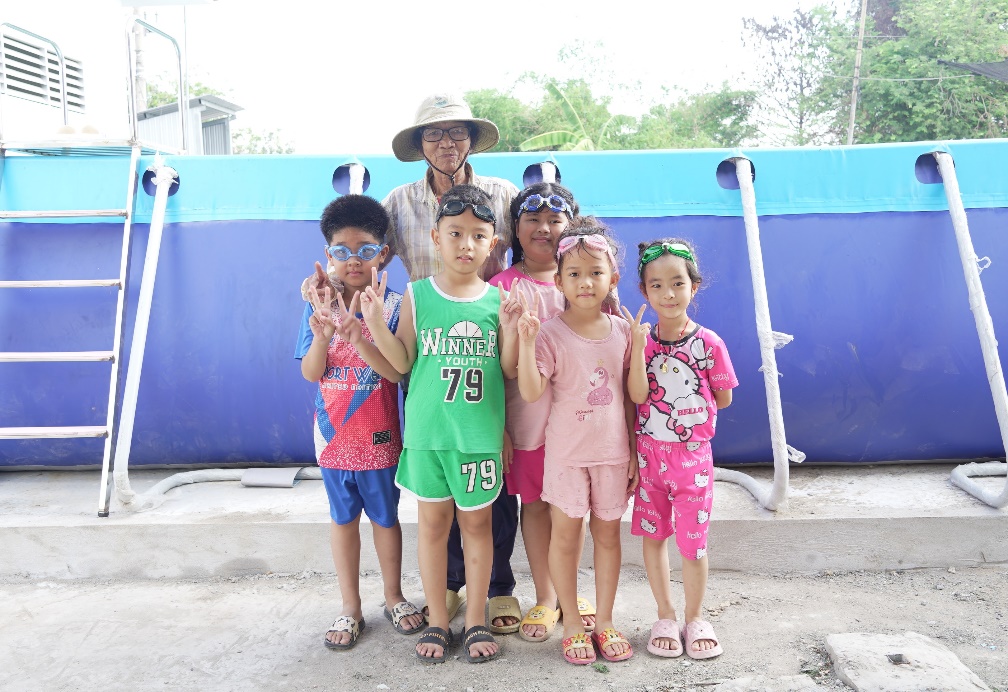 A group of people posing for a photo Description automatically generated