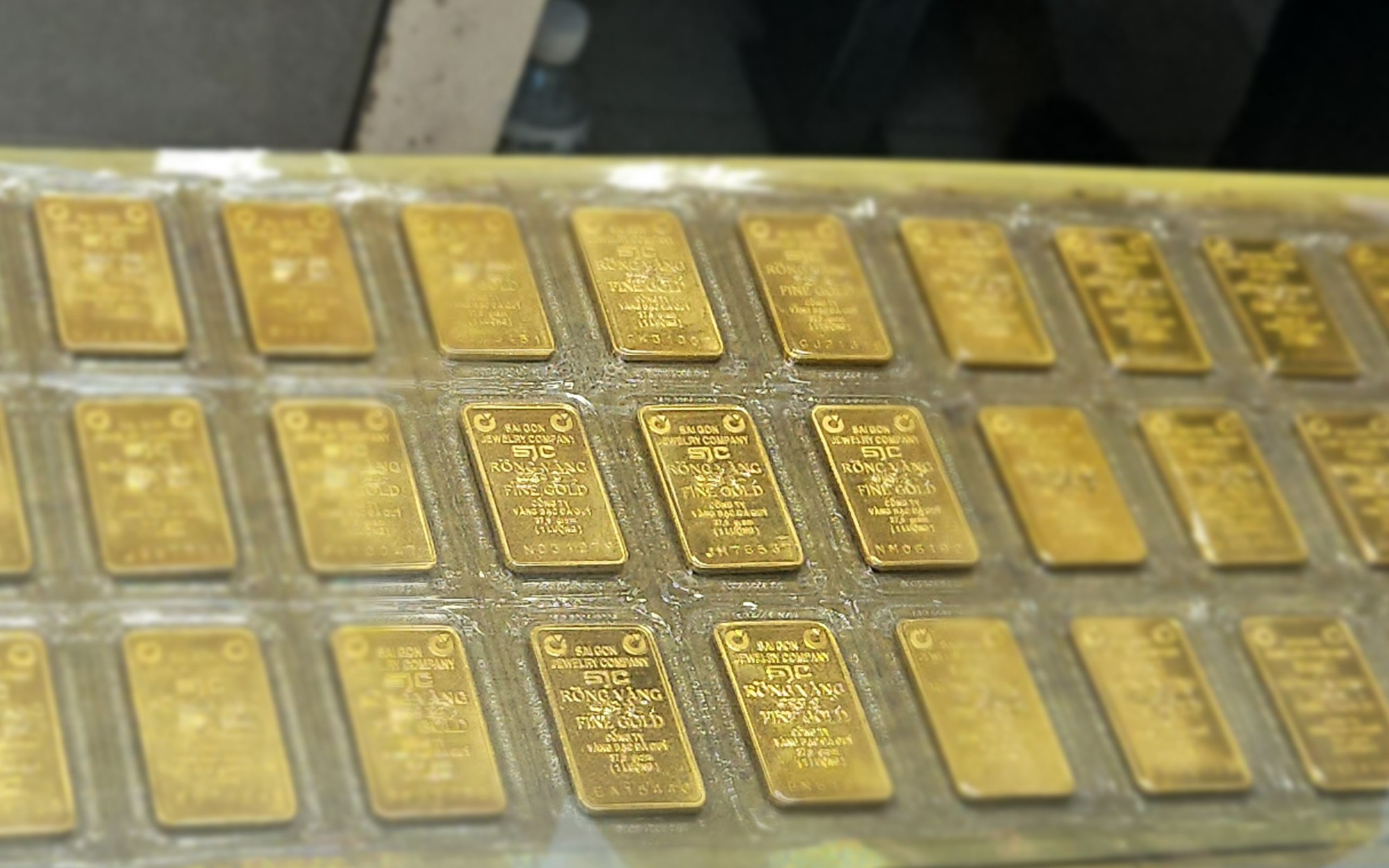 Giá vàng nhẫn 24K tiếp tục "dậy sóng"