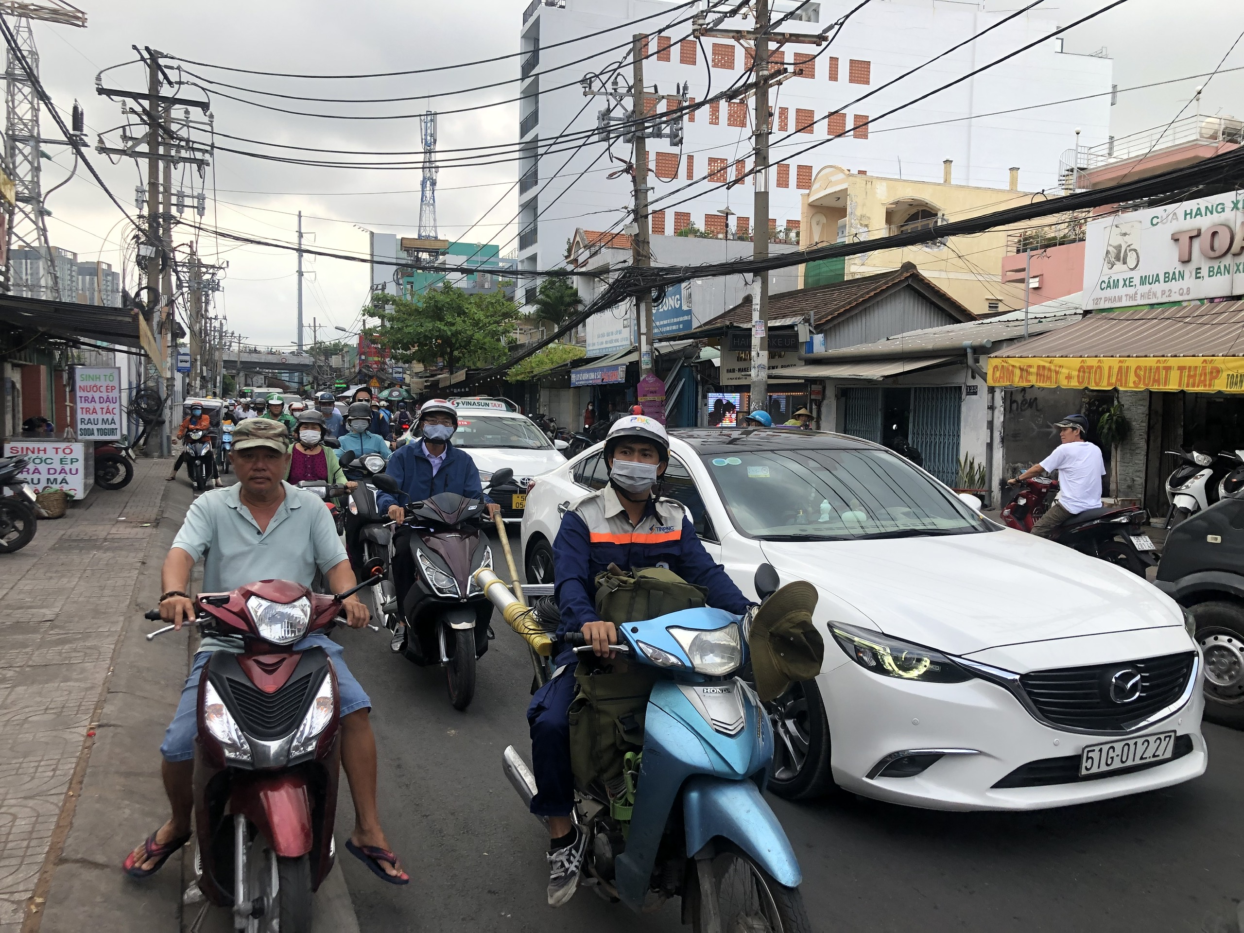 Hiện trường đ&aacute;m ch&aacute;y lớn ở quận 8 vẫn đang bị phong tỏa- Ảnh 8.