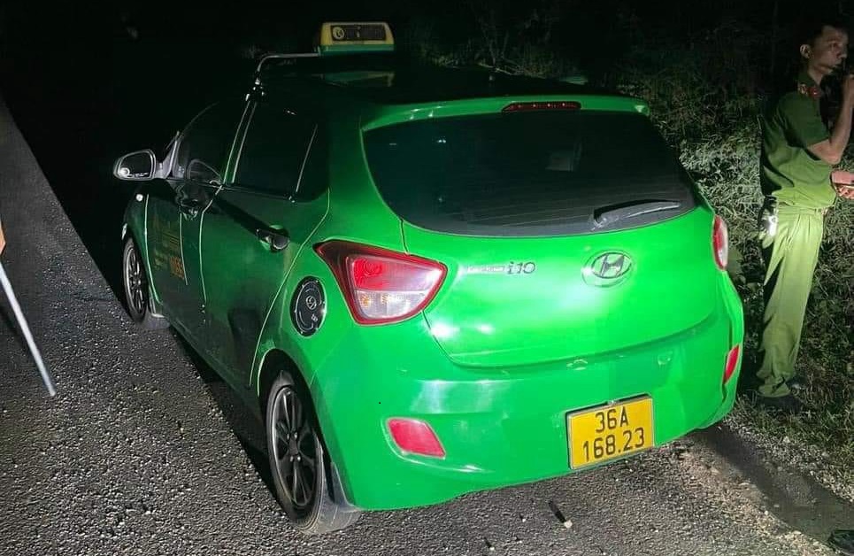 Phạm nh&acirc;n trốn trại giam, cướp taxi- Ảnh 2.
