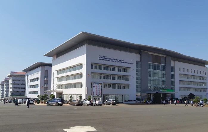 Nghịch tử 2 tay 2 dao chém mẹ tới tấp: Nhiều vết thương khó bình phục- Ảnh 1.