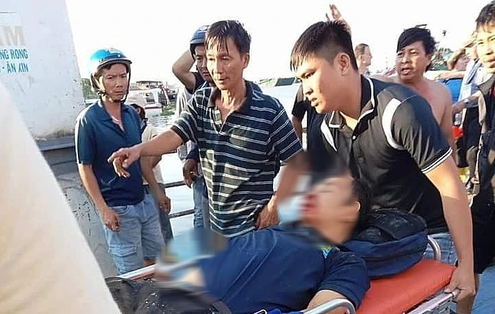 Tàu du lịch không giữ khoảng cách an toàn, va chạm phà chở khách?- Ảnh 5.