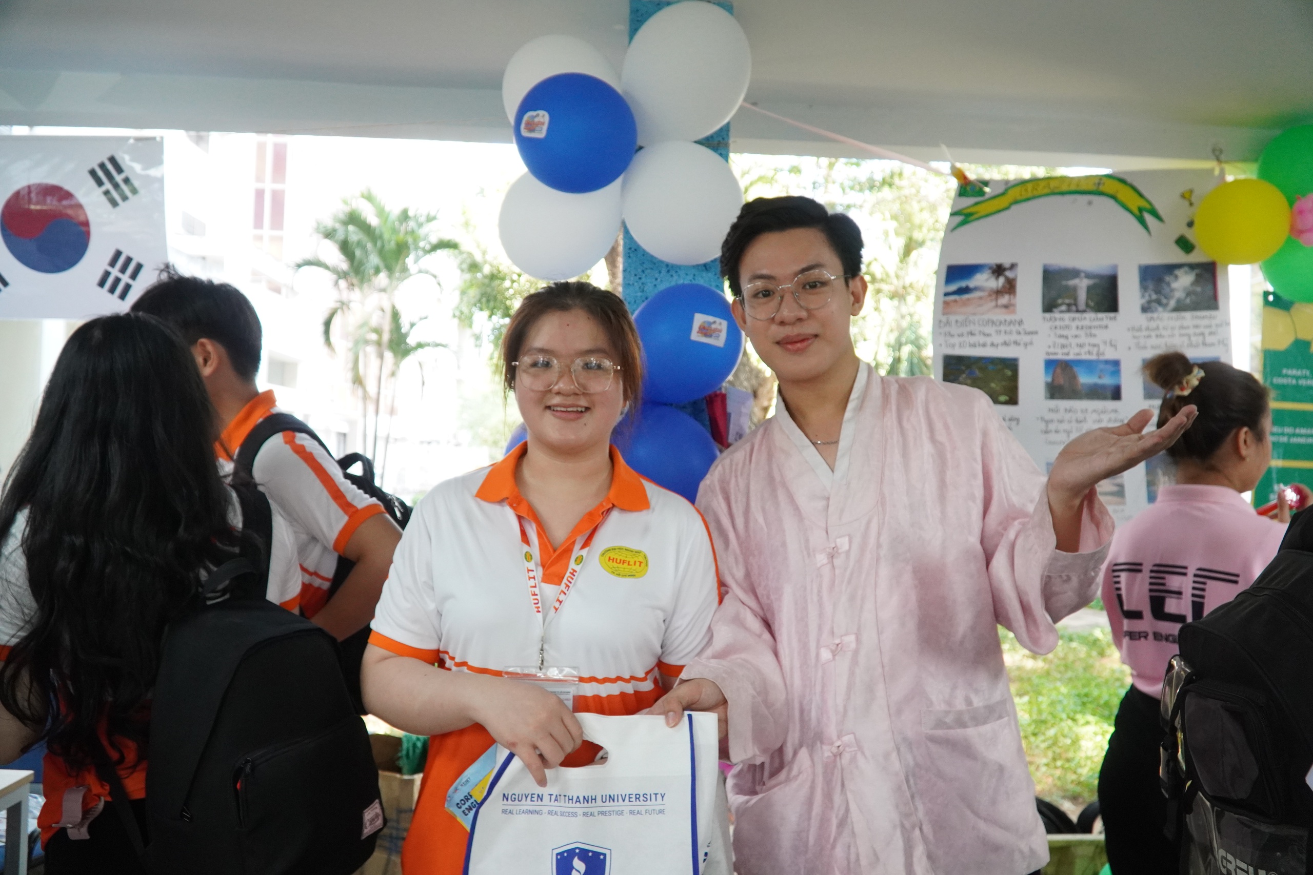 Du lịch &ldquo;một v&ograve;ng thế giới&rdquo; tại ng&agrave;y hội sinh vi&ecirc;n - Ảnh 2.