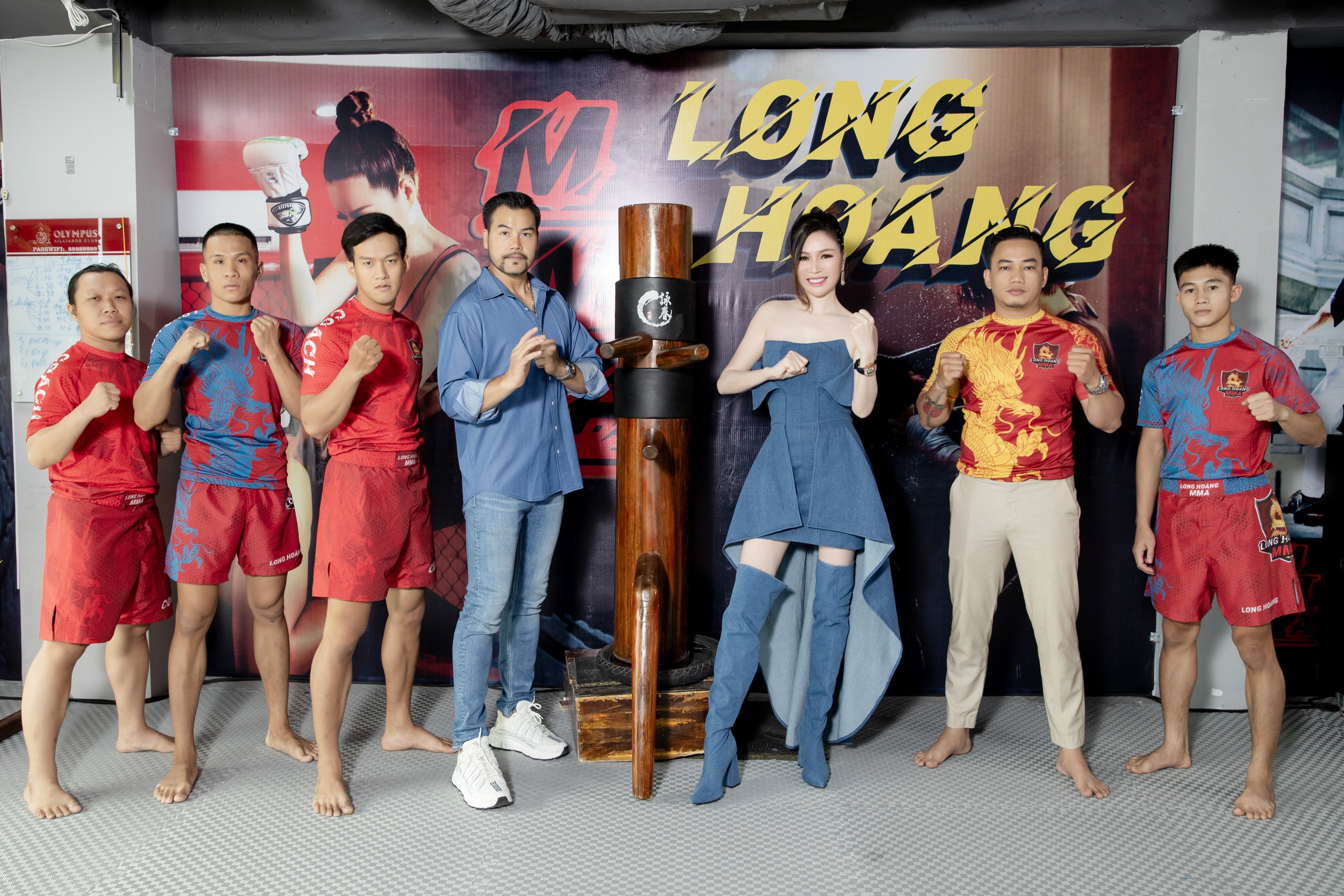 Hoa hậu Bùi Thị Hà được ông xã "chú bảo vệ" tháp tùng khai trương võ đường- Ảnh 4.