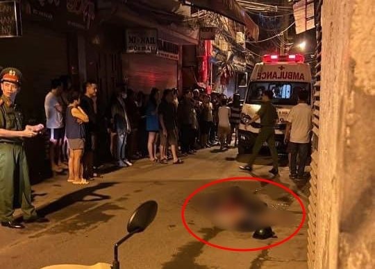Người đàn ông bất ngờ bị đâm tử vong trên phố- Ảnh 1.