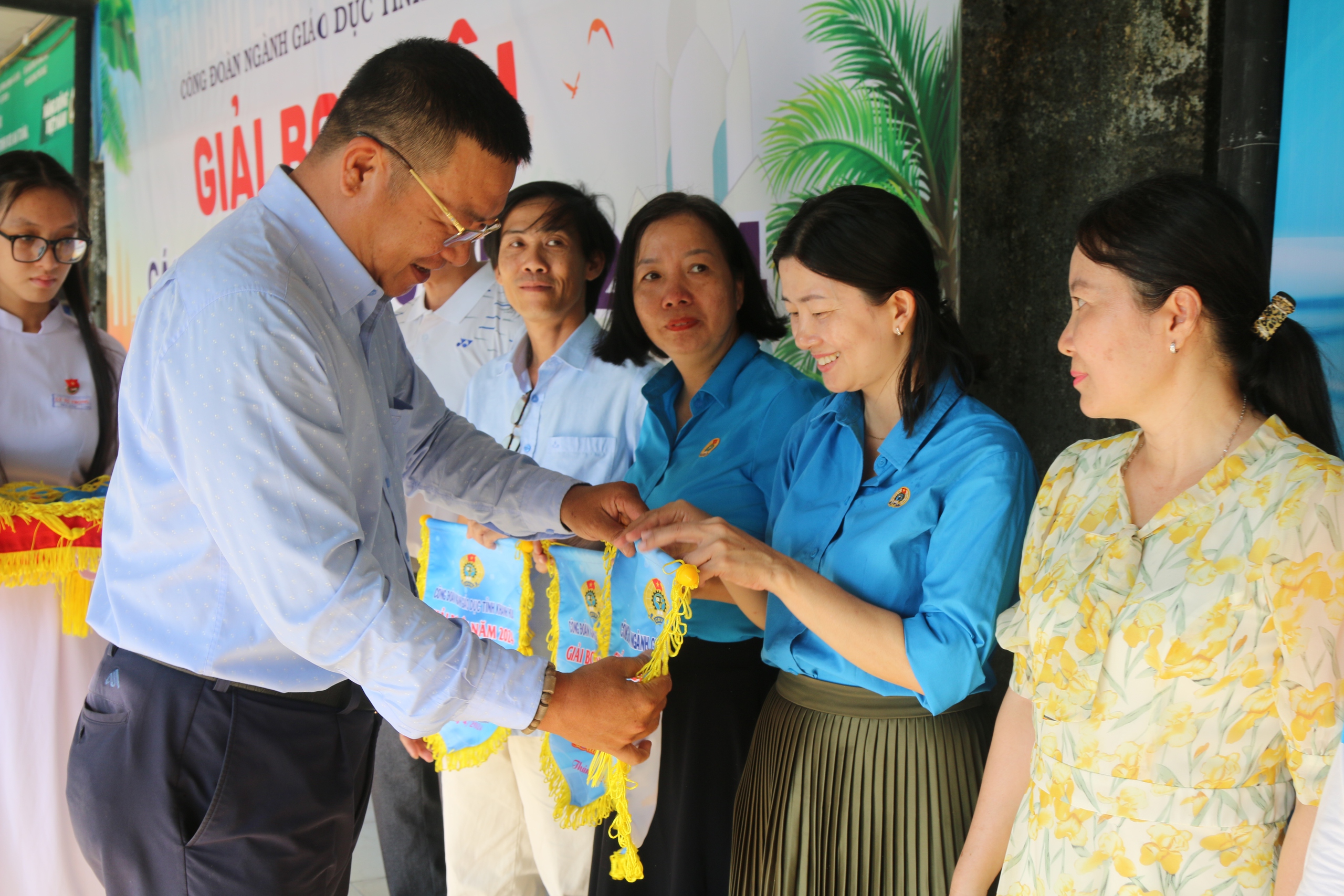 Khánh Hoà: Nhà giáo tranh tài trên "đường đua xanh"- Ảnh 1.