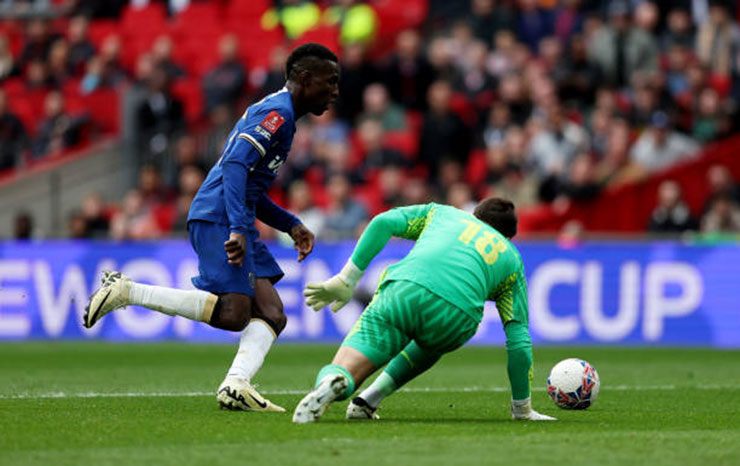 Phung ph&iacute; cơ hội trước Man City, Chelsea mất v&eacute; chung kết FA Cup- Ảnh 4.