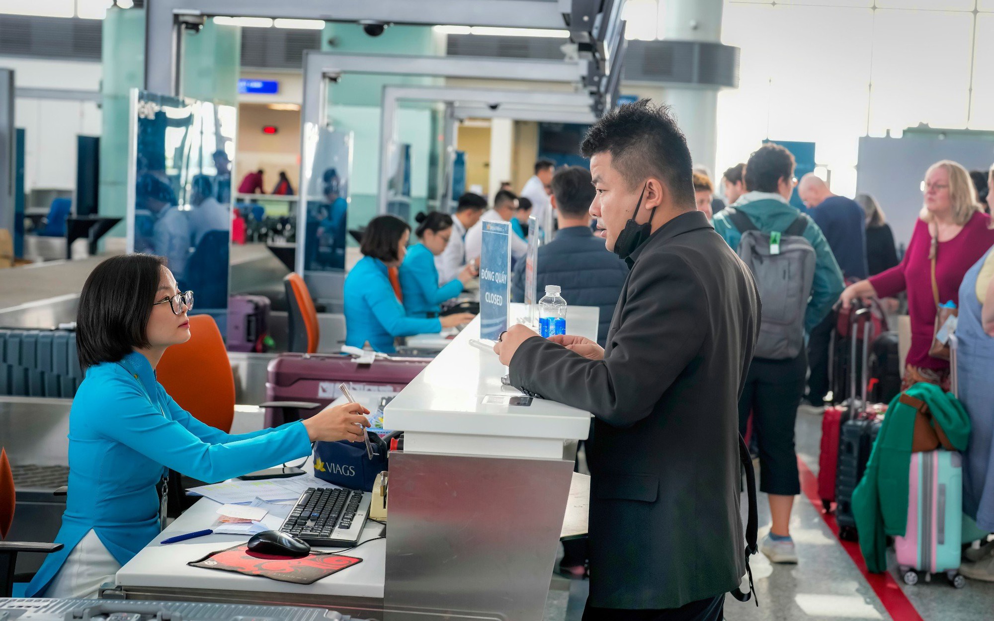 V&eacute; m&aacute;y bay dịp lễ 30-4, 1-5 đang cạn nhanh