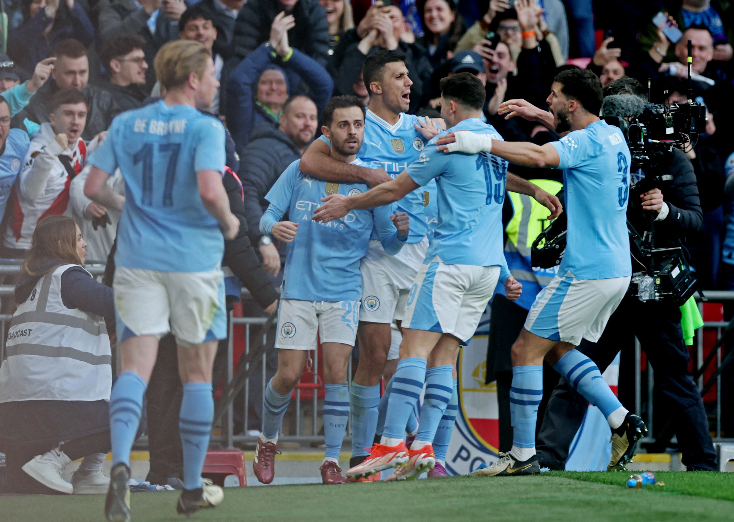 Phung ph&iacute; cơ hội trước Man City, Chelsea mất v&eacute; chung kết FA Cup- Ảnh 5.