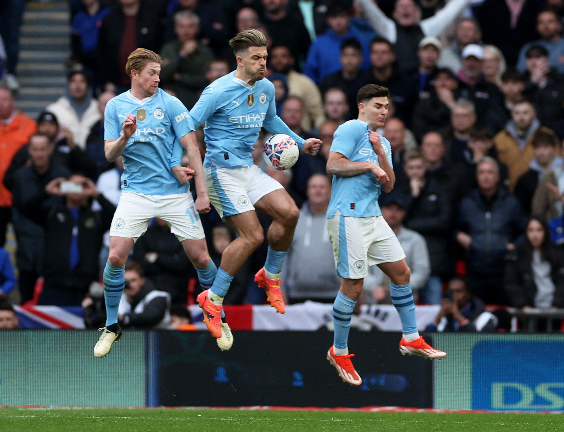 Phung ph&iacute; cơ hội trước Man City, Chelsea mất v&eacute; chung kết FA Cup- Ảnh 2.