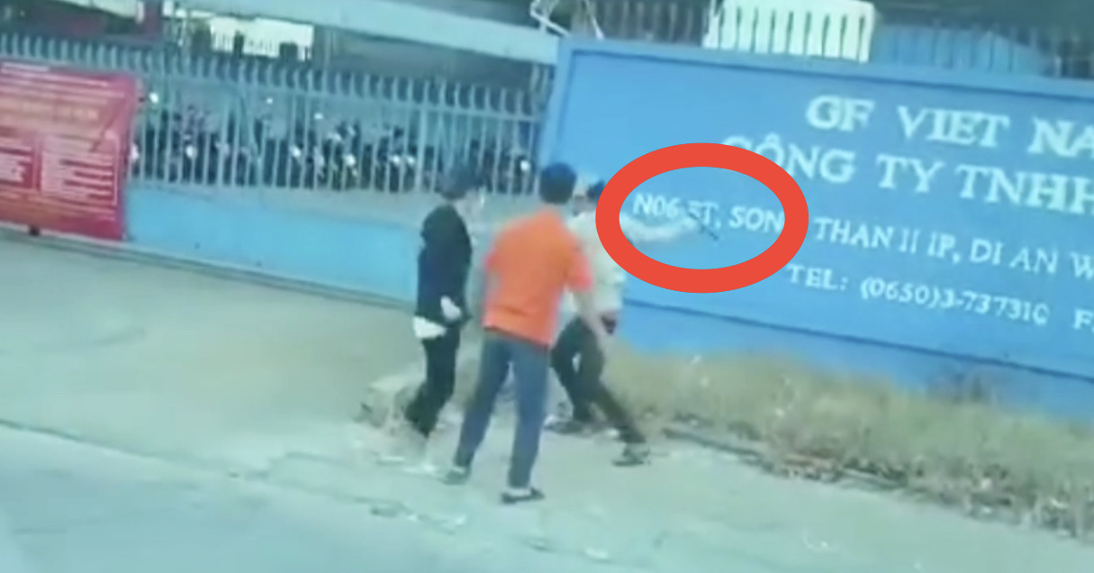 CLIP: Đánh nhau trong Khu công nghiệp Sóng Thần 2- Ảnh 1.