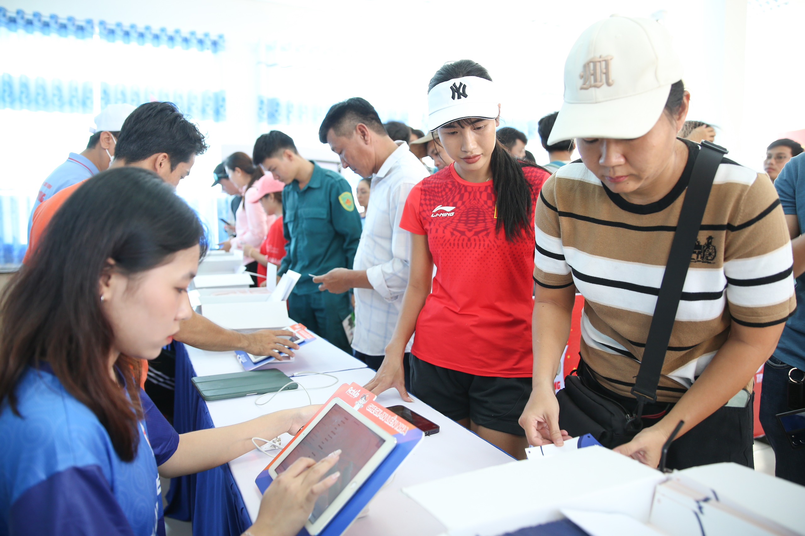 Hàng ngàn runner háo hức chờ tranh tài Giải half-marathon