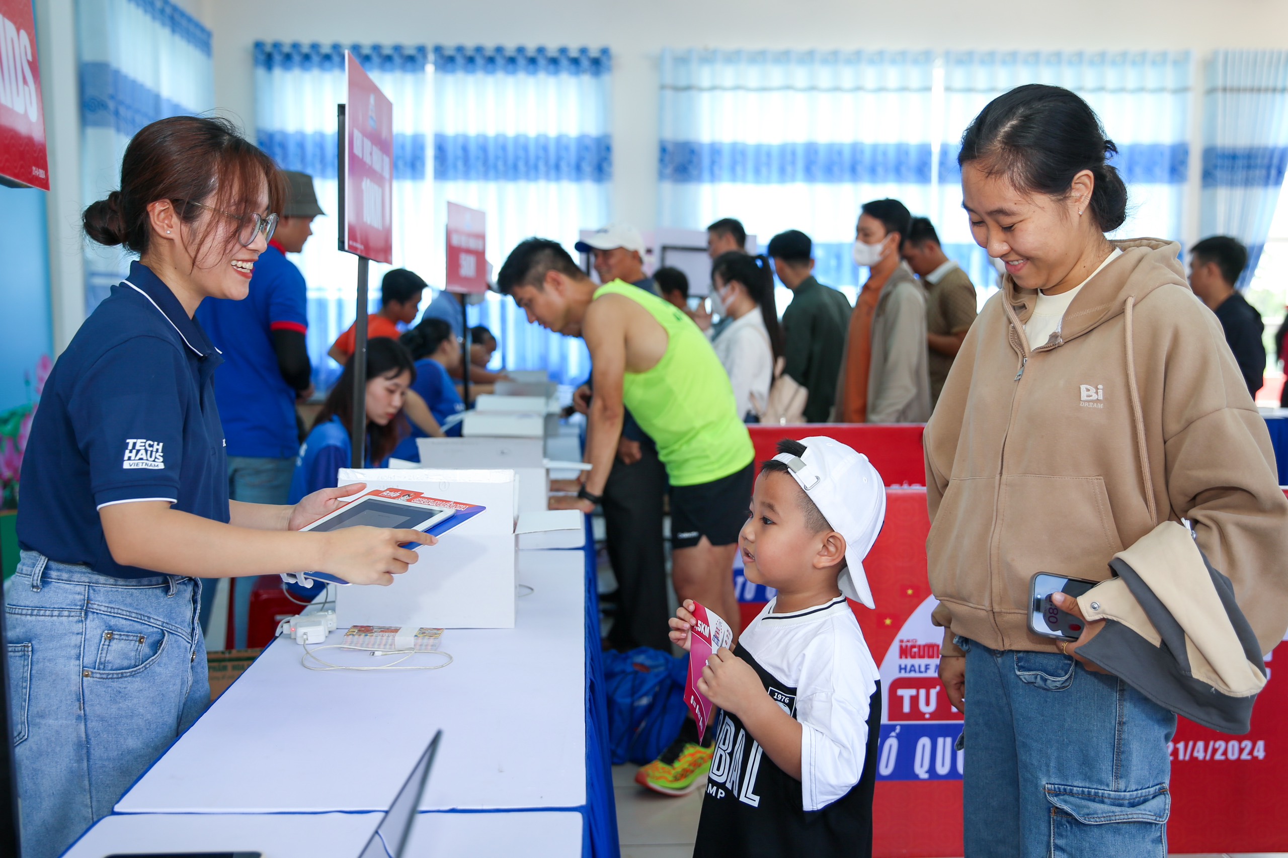 Hàng ngàn runner háo hức chờ tranh tài Giải half-marathon