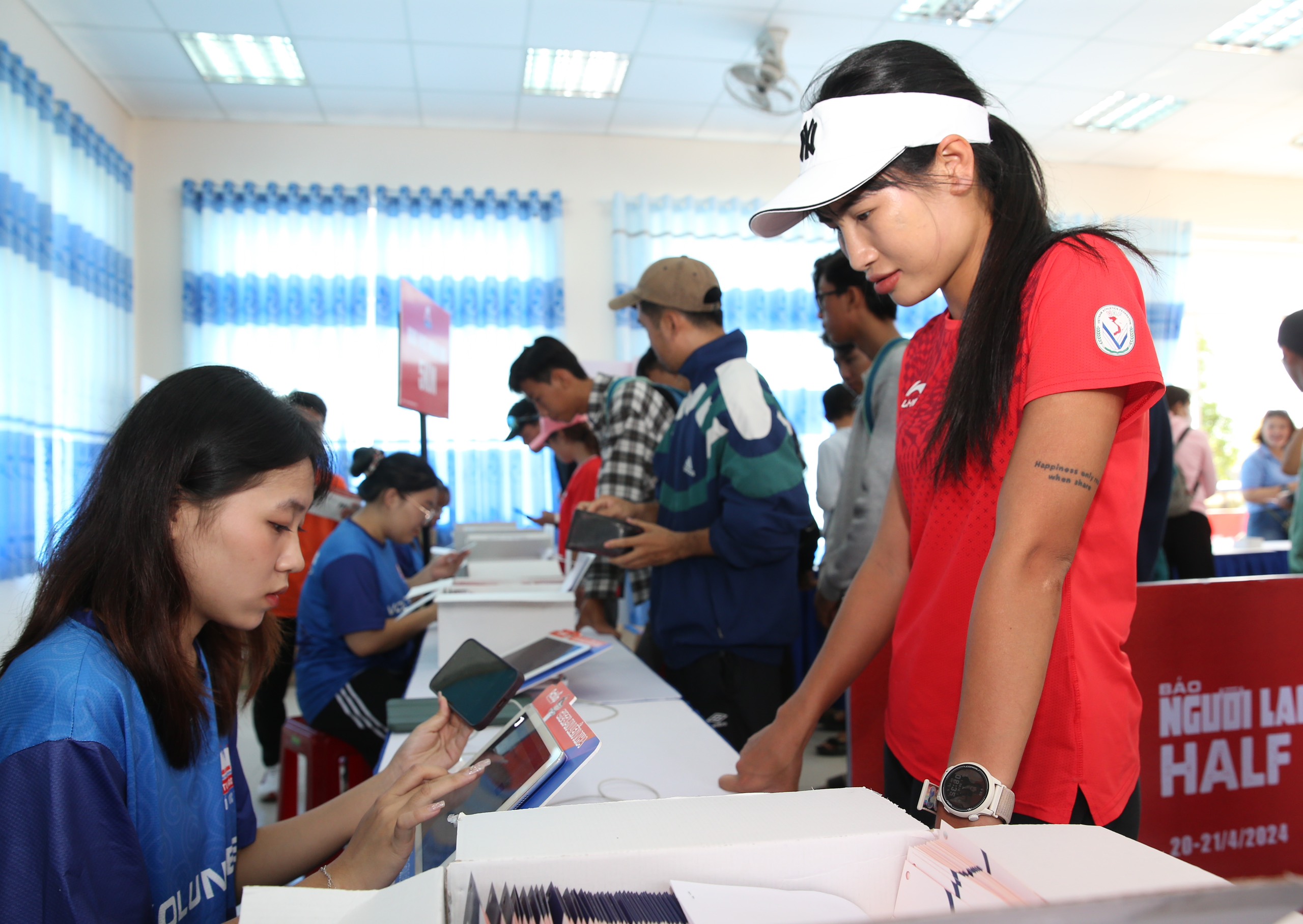 Hàng ngàn runner háo hức chờ tranh tài Giải half-marathon