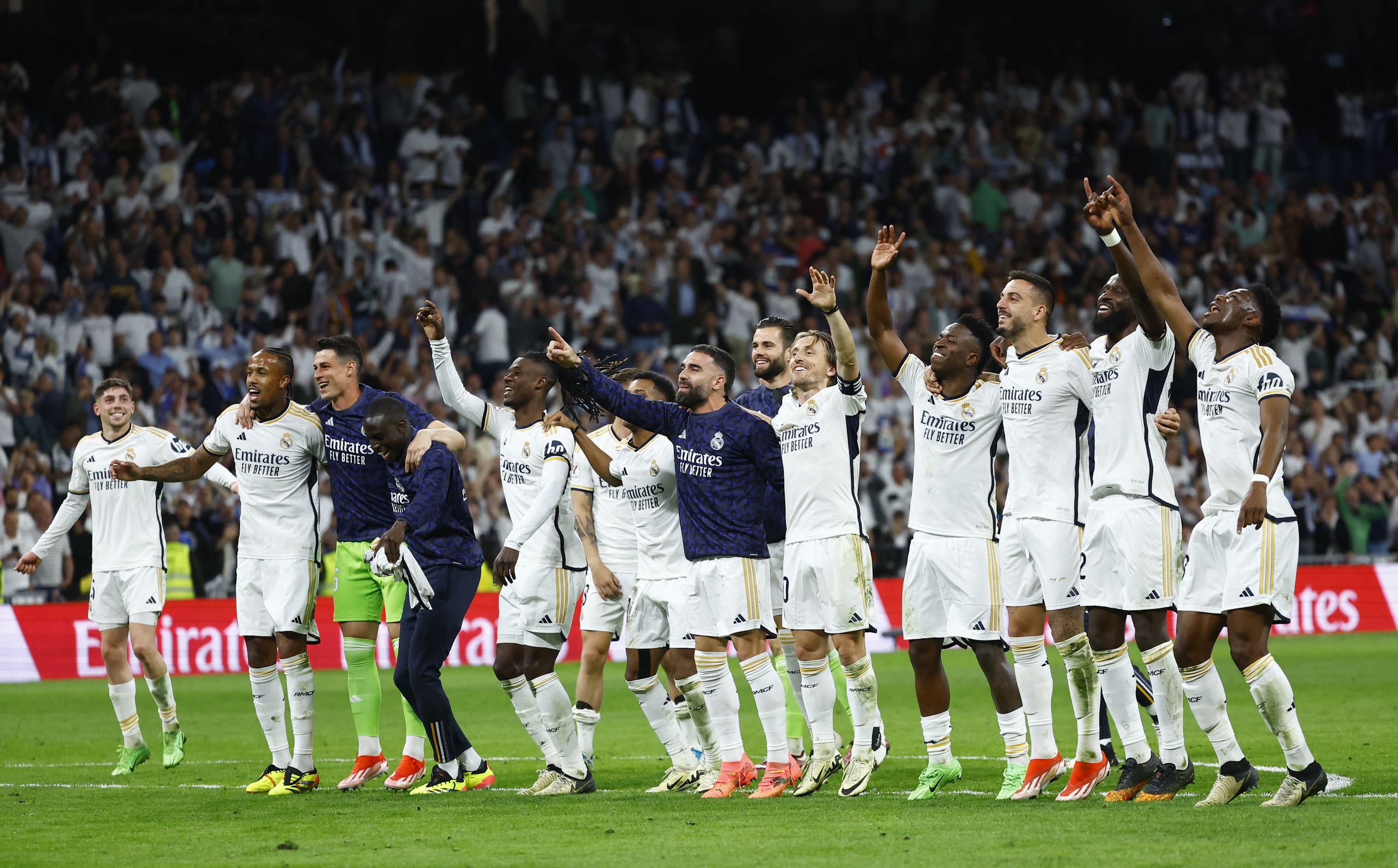 Bellingham lại gieo sầu cho Barcelona, Real Madrid chạm tay vào cúp vô địch - Ảnh 4.