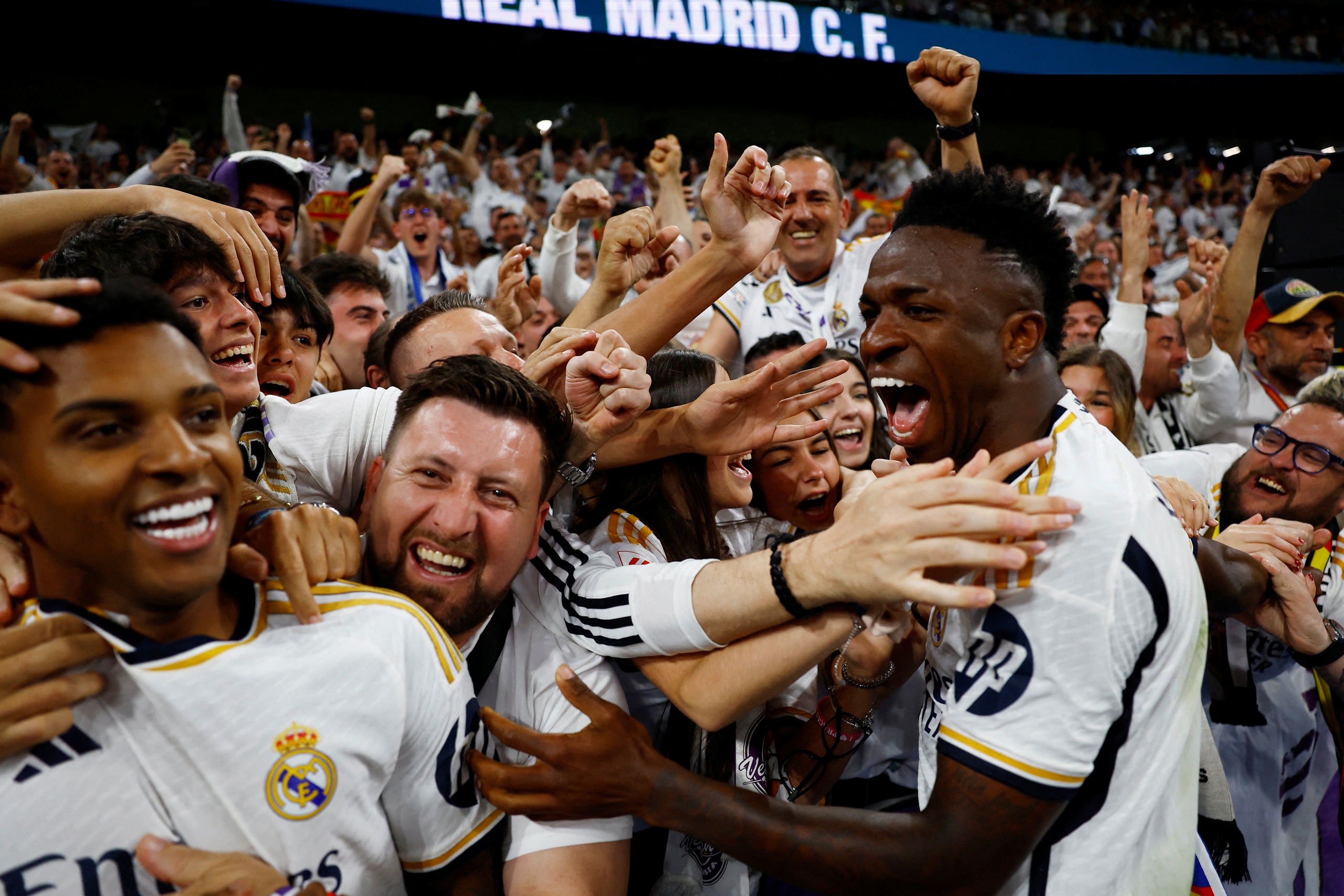 Bellingham lại gieo sầu cho Barcelona, Real Madrid chạm tay vào cúp vô địch - Ảnh 1.