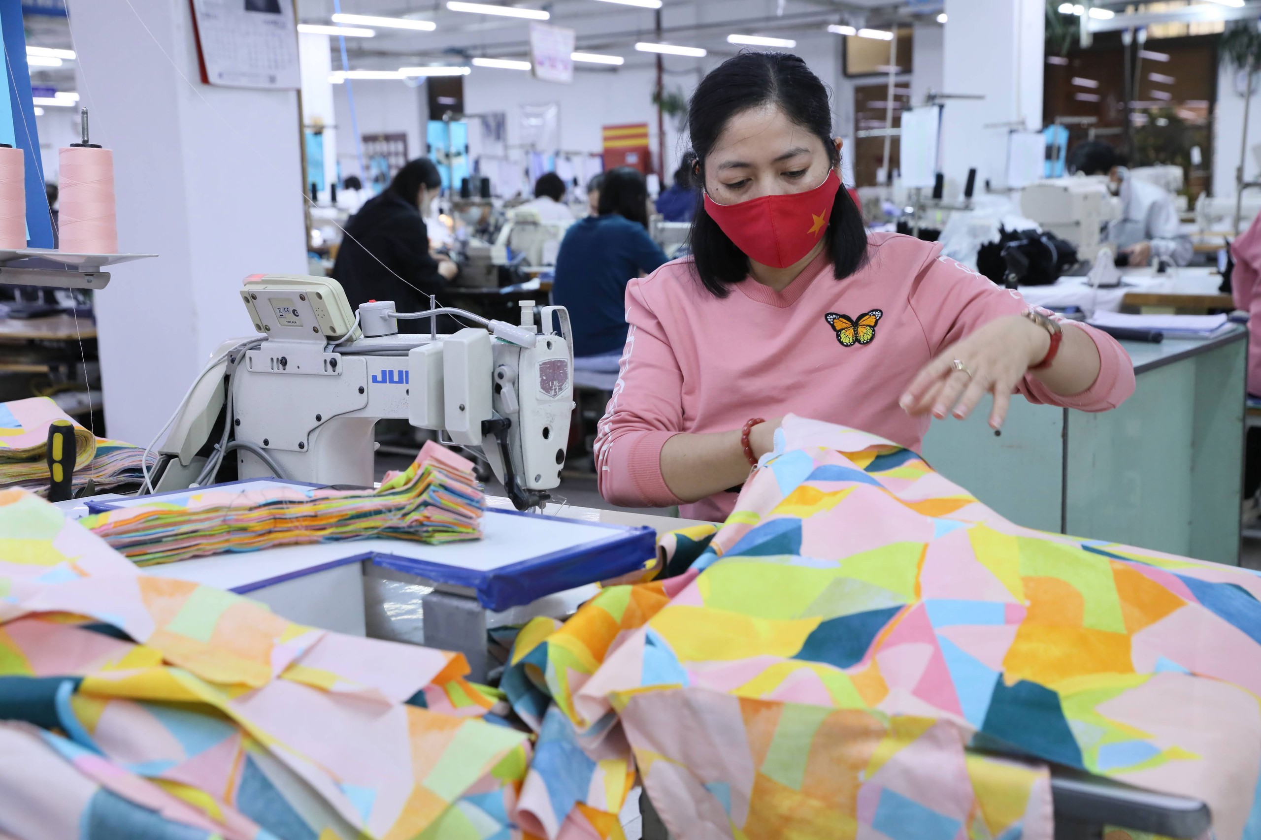 Xuất khẩu dệt may là điểm sáng trong những tháng đầu năm 2024 Ảnh: MINH PHONG