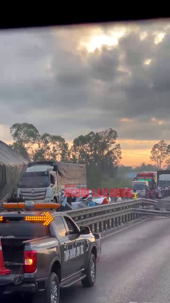 CLIP: Đầu tuần, cao tốc Trung Lương – Mỹ Thuận kẹt xe nghiêm trọng do tai nạn- Ảnh 4.