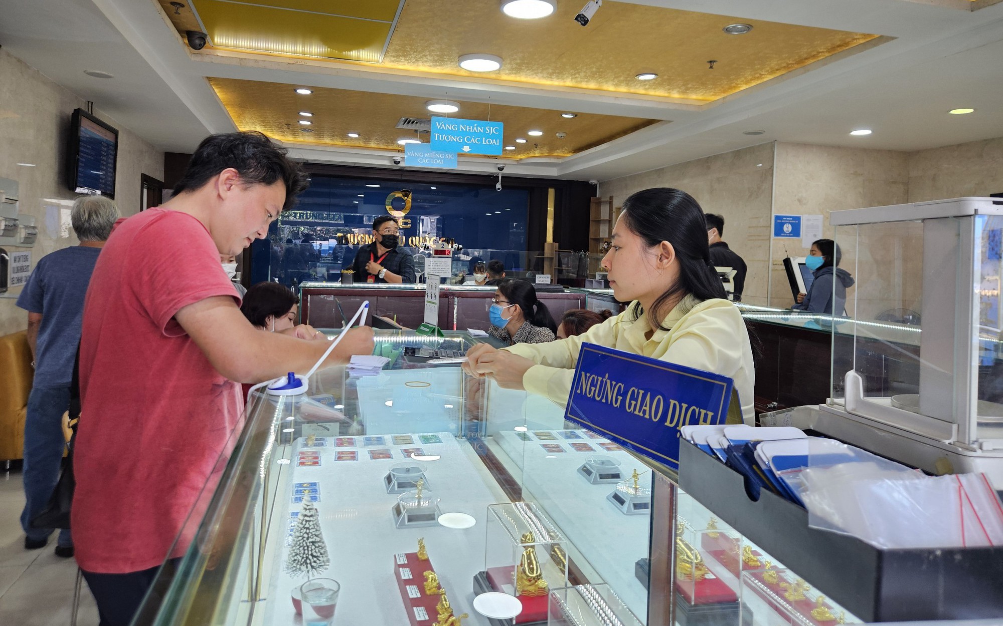 Giá vàng hôm nay 21-4: Liên tục lập đỉnh, giá vàng vẫn được dự báo tăng tiếp