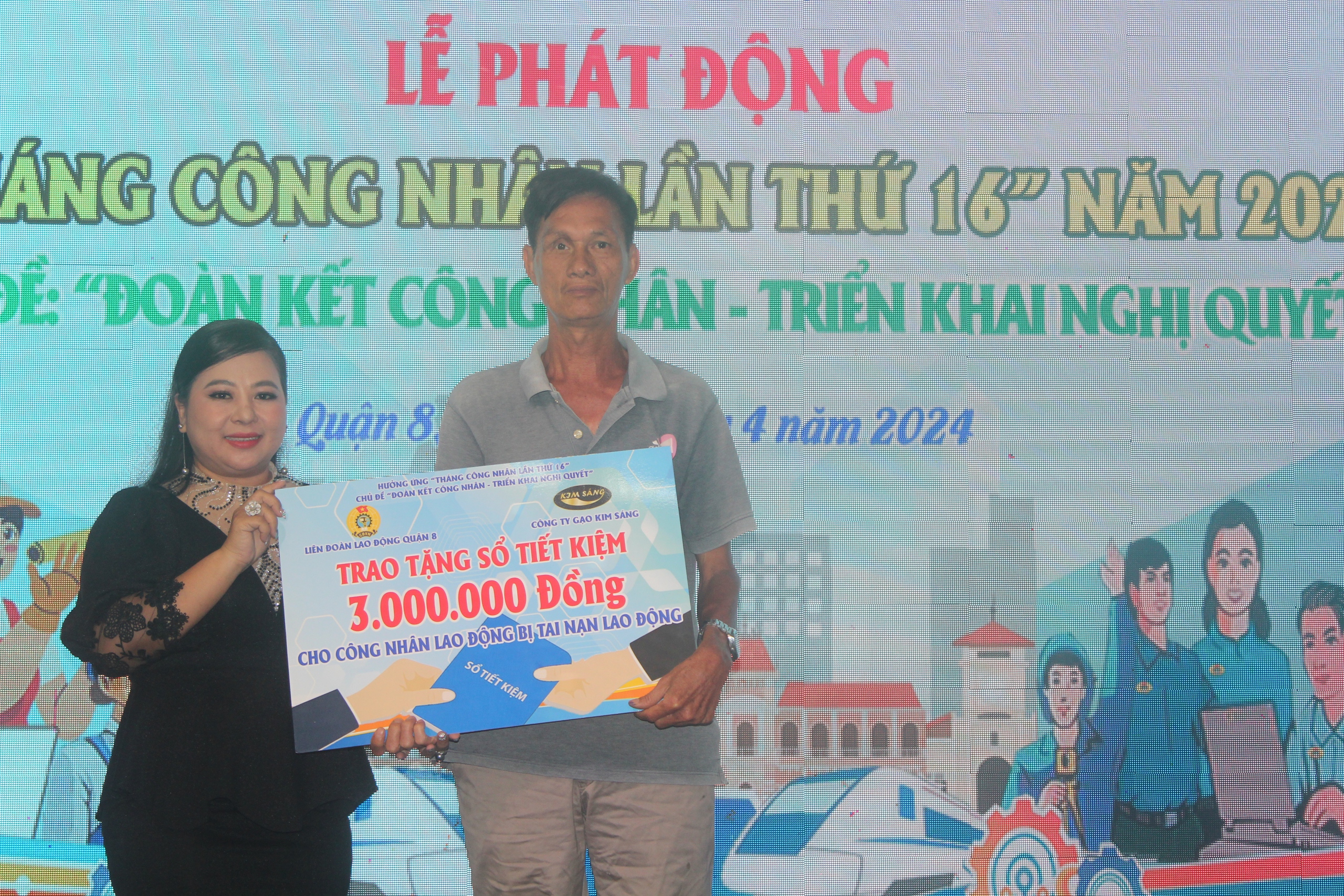 Hàng trăm công nhân vui mừng vì được hỗ trợ trong Tháng Công nhân- Ảnh 3.