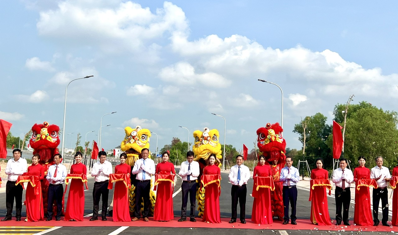 Khởi c&ocirc;ng x&acirc;y trụ sở khối đo&agrave;n thể ch&agrave;o mừng Bến C&aacute;t l&ecirc;n th&agrave;nh phố- Ảnh 1.