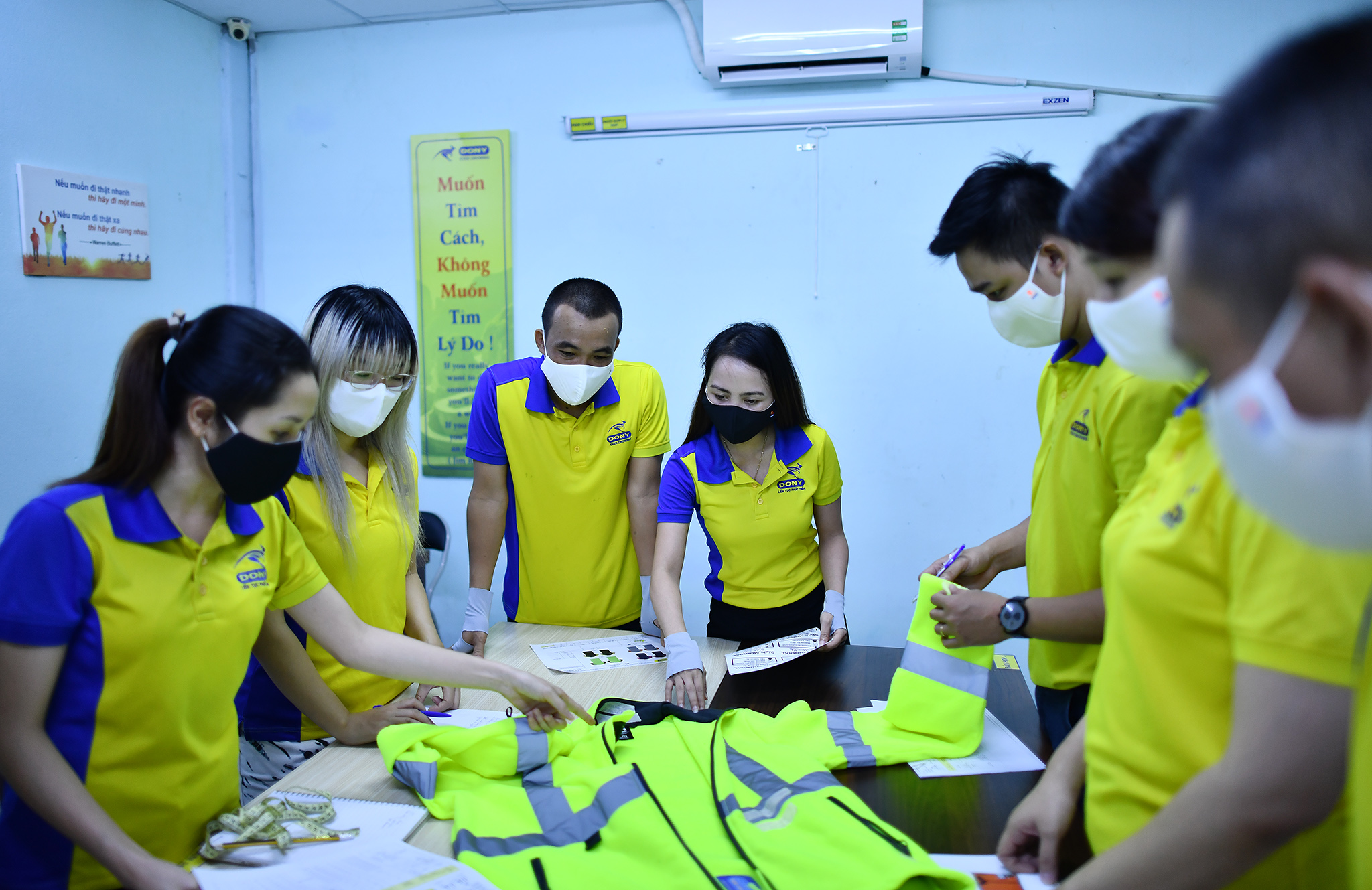 Kh&ocirc;ng cho người lao động nghỉ lễ 5 ng&agrave;y dịp 30-4 v&agrave; 1-5, doanh nghiệp bị xử phạt?- Ảnh 1.