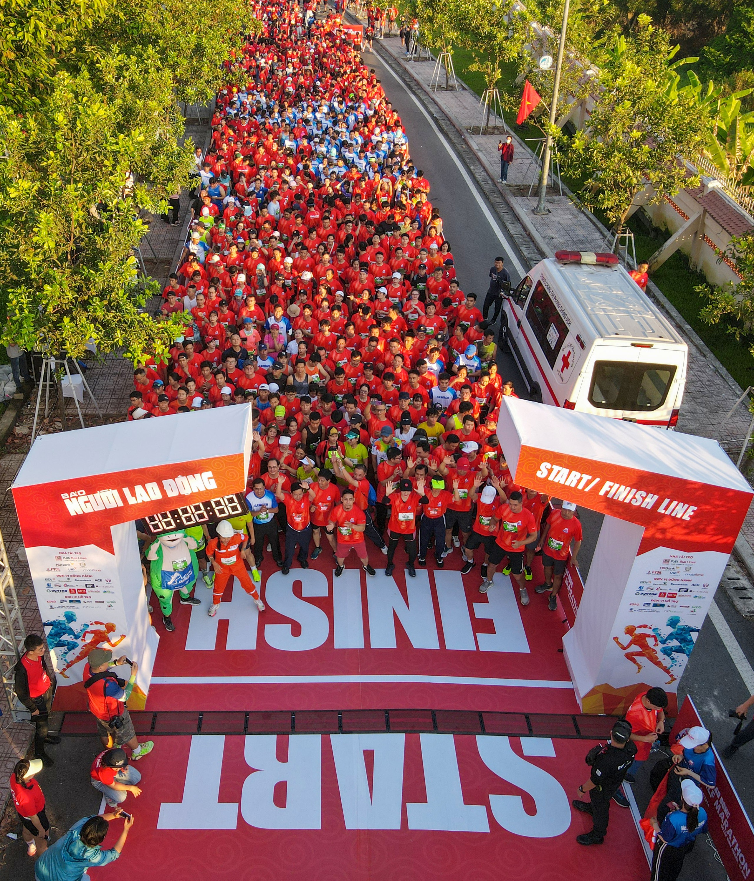 Những khoảnh khắc đ&aacute;ng nhớ tại giải Giải half-marathon &ldquo;Tự h&agrave;o Tổ quốc t&ocirc;i&rdquo;- Ảnh 4.