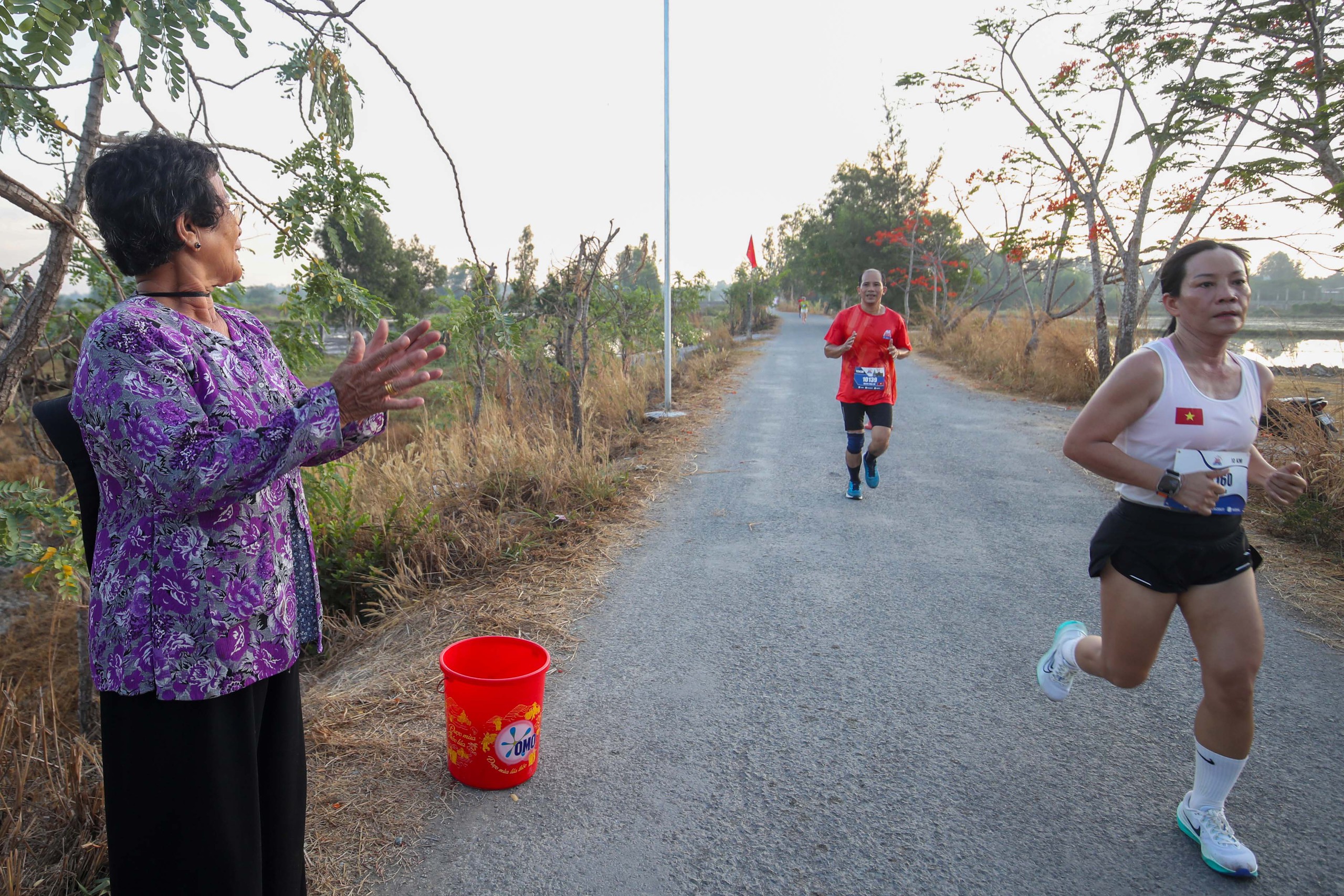 Những khoảnh khắc đáng nhớ tại giải Giải half-marathon “Tự hào Tổ quốc tôi”- Ảnh 14.