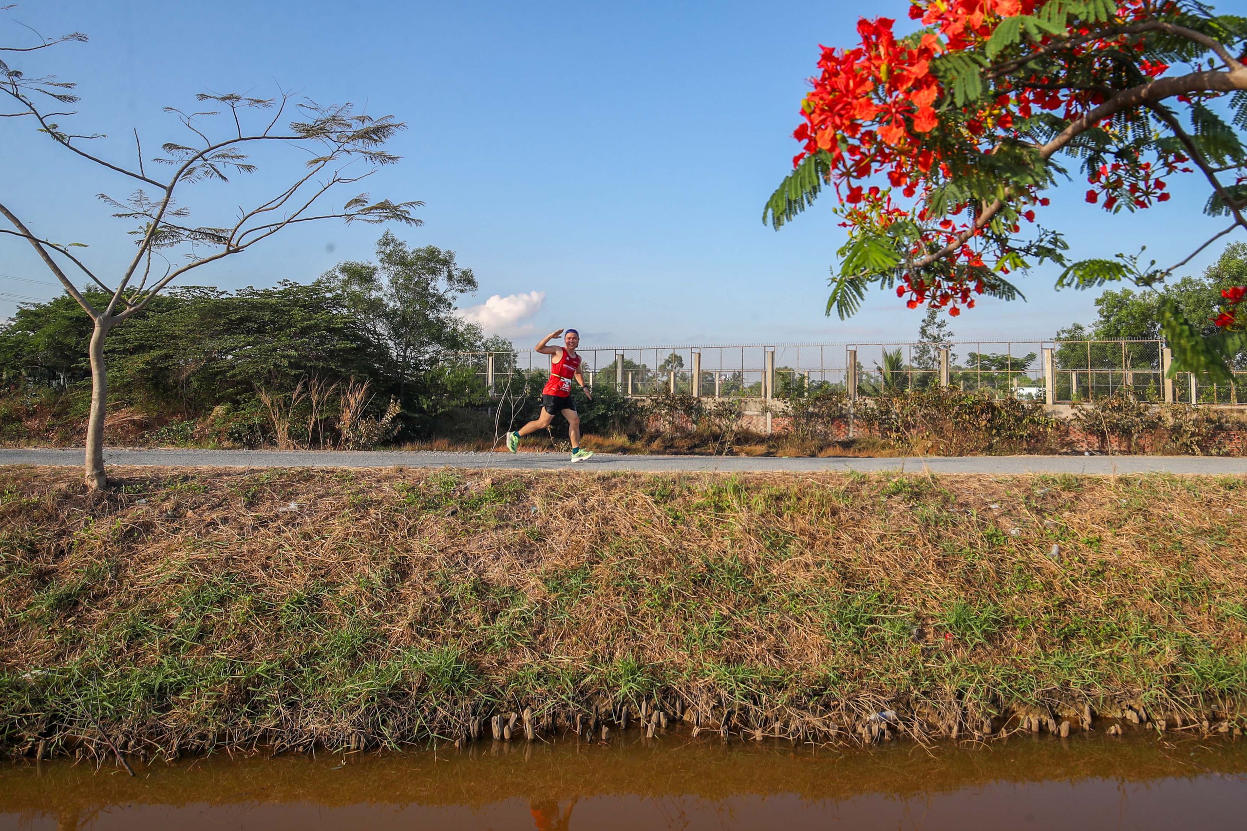 Những khoảnh khắc đáng nhớ tại giải Giải half-marathon “Tự hào Tổ quốc tôi”- Ảnh 11.