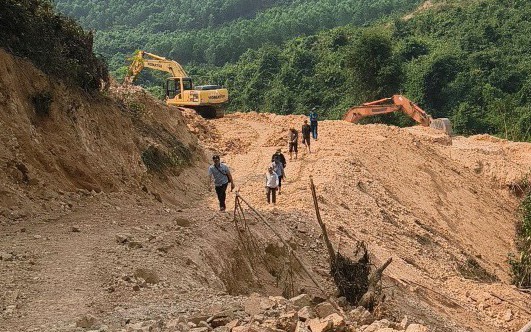 Doanh nghiệp “ủi bay” rừng tự nhiên